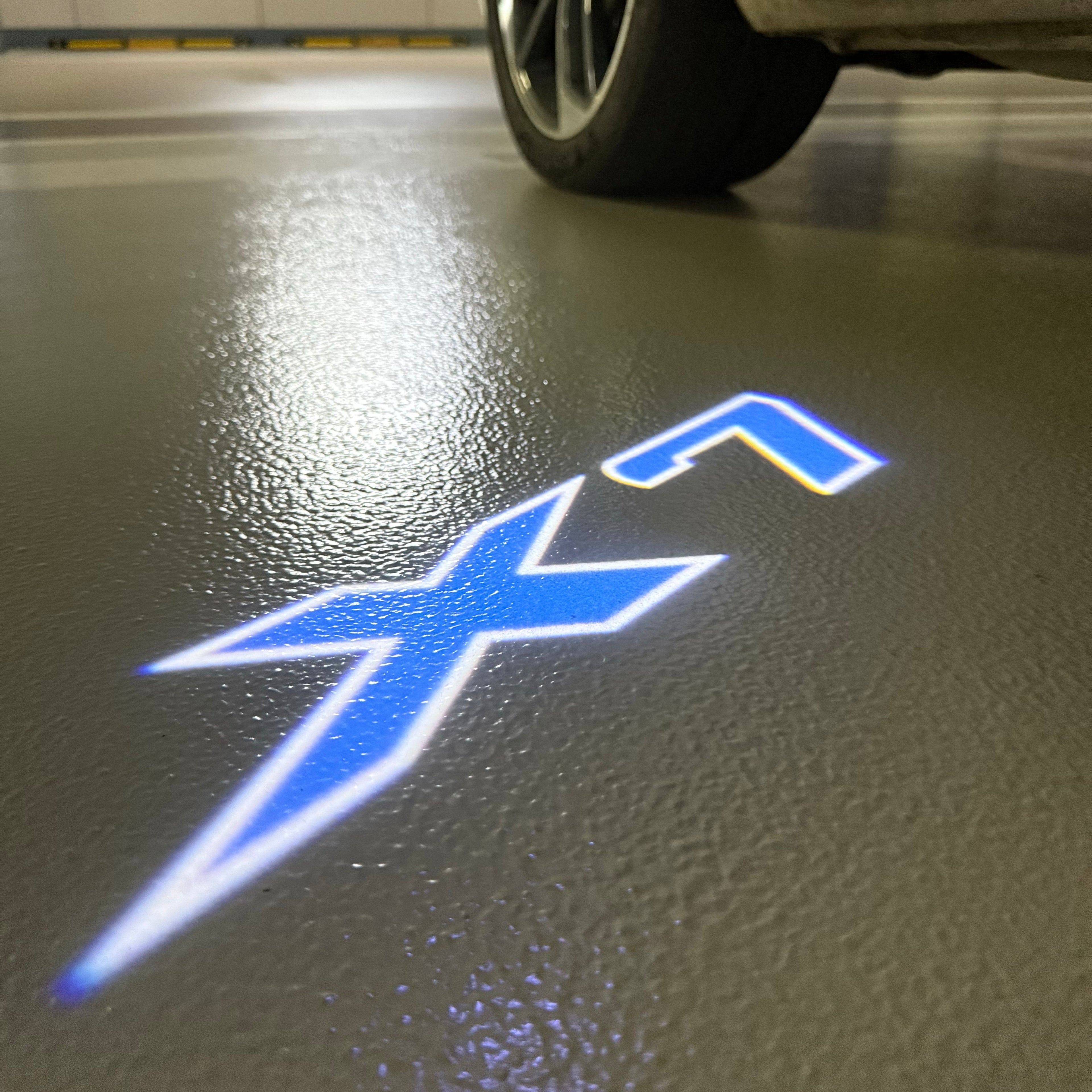 BMW M3 LOGO PROJECTOR LIGHTS Nr.24 (الكمية 1 = 1 مجموعة / 2 أضواء باب)