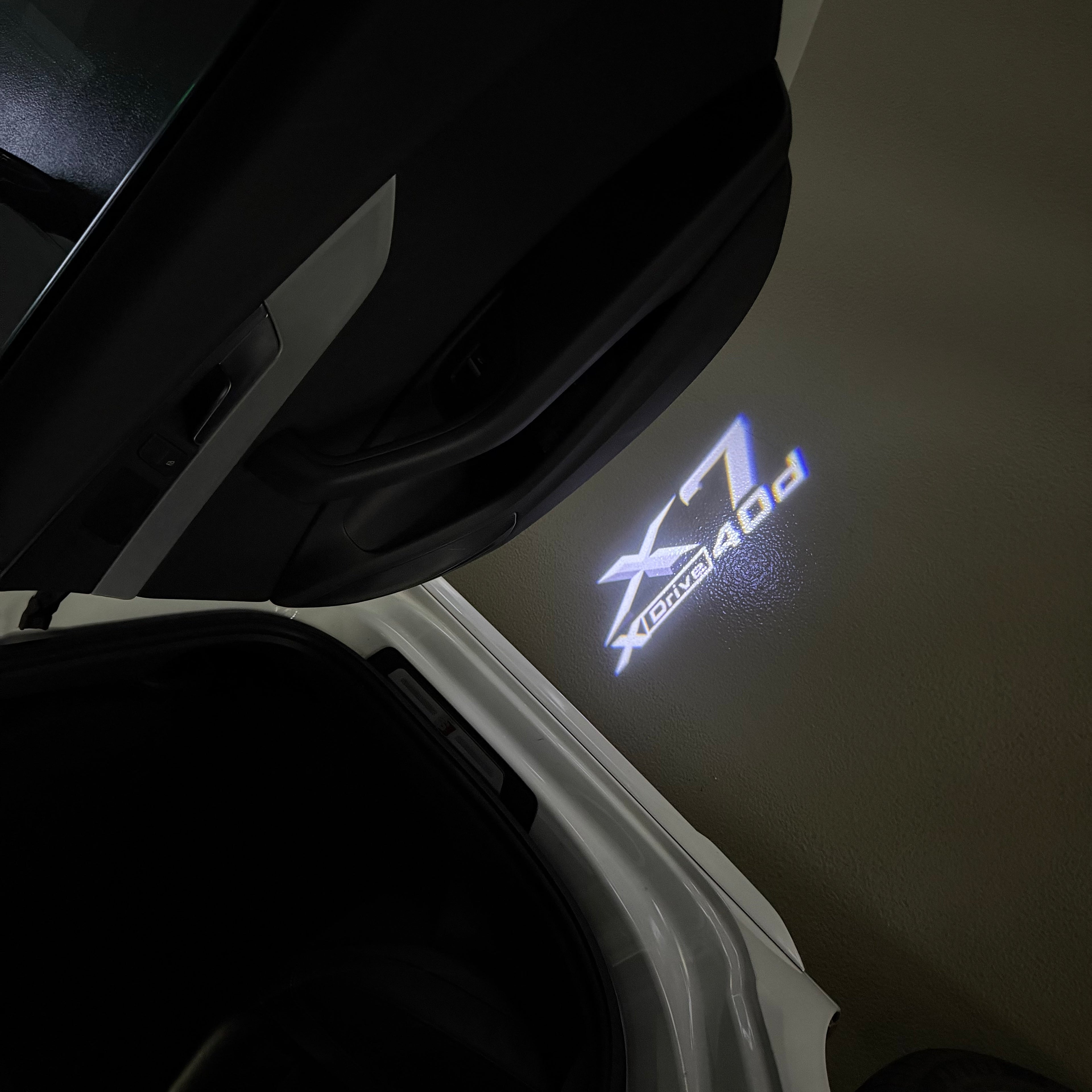 BMW M3 LOGO PROJECTOR LIGHTS Nr.24 (الكمية 1 = 1 مجموعة / 2 أضواء باب)