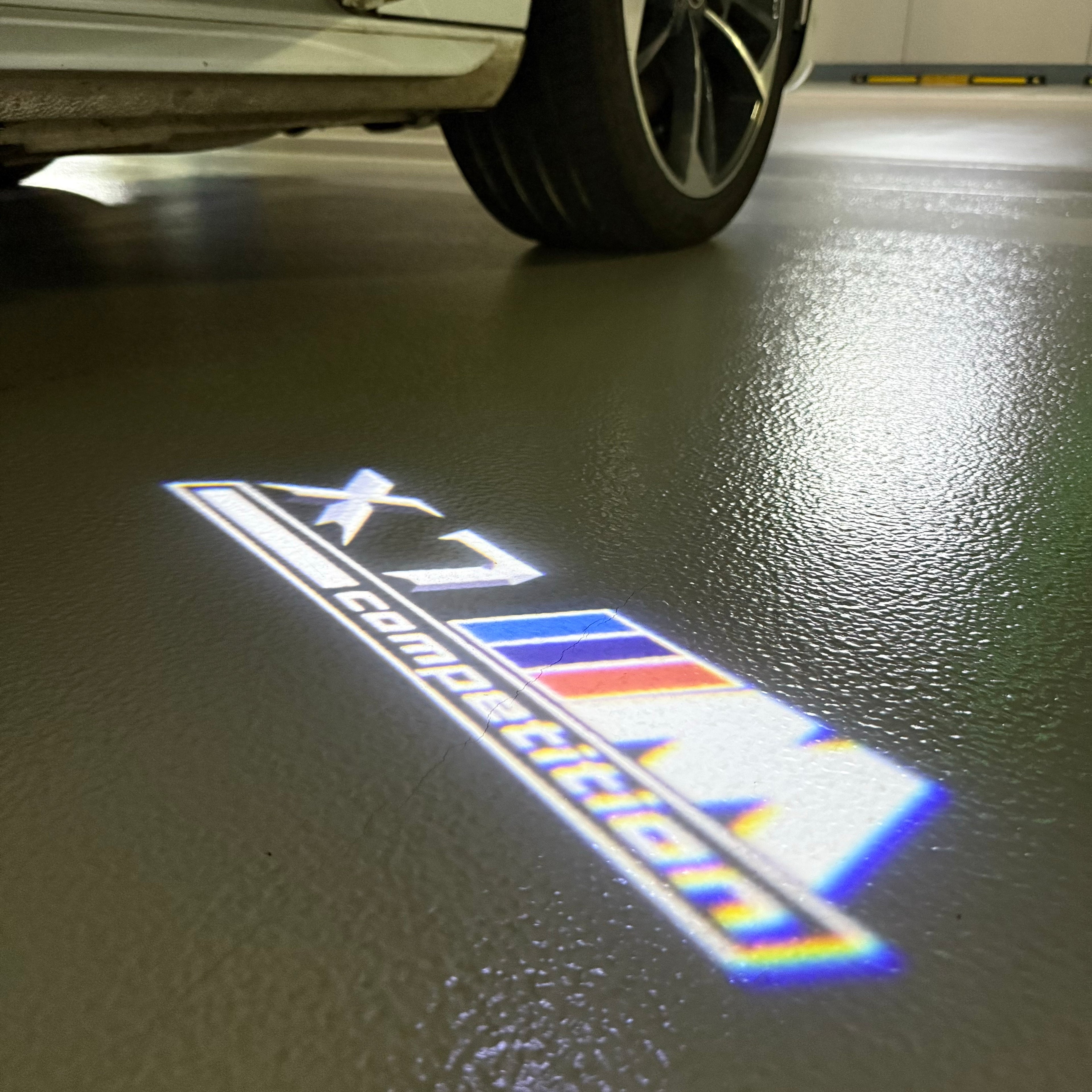 BMW M3 LOGO PROJECTOR LIGHTS Nr.24 (الكمية 1 = 1 مجموعة / 2 أضواء باب)