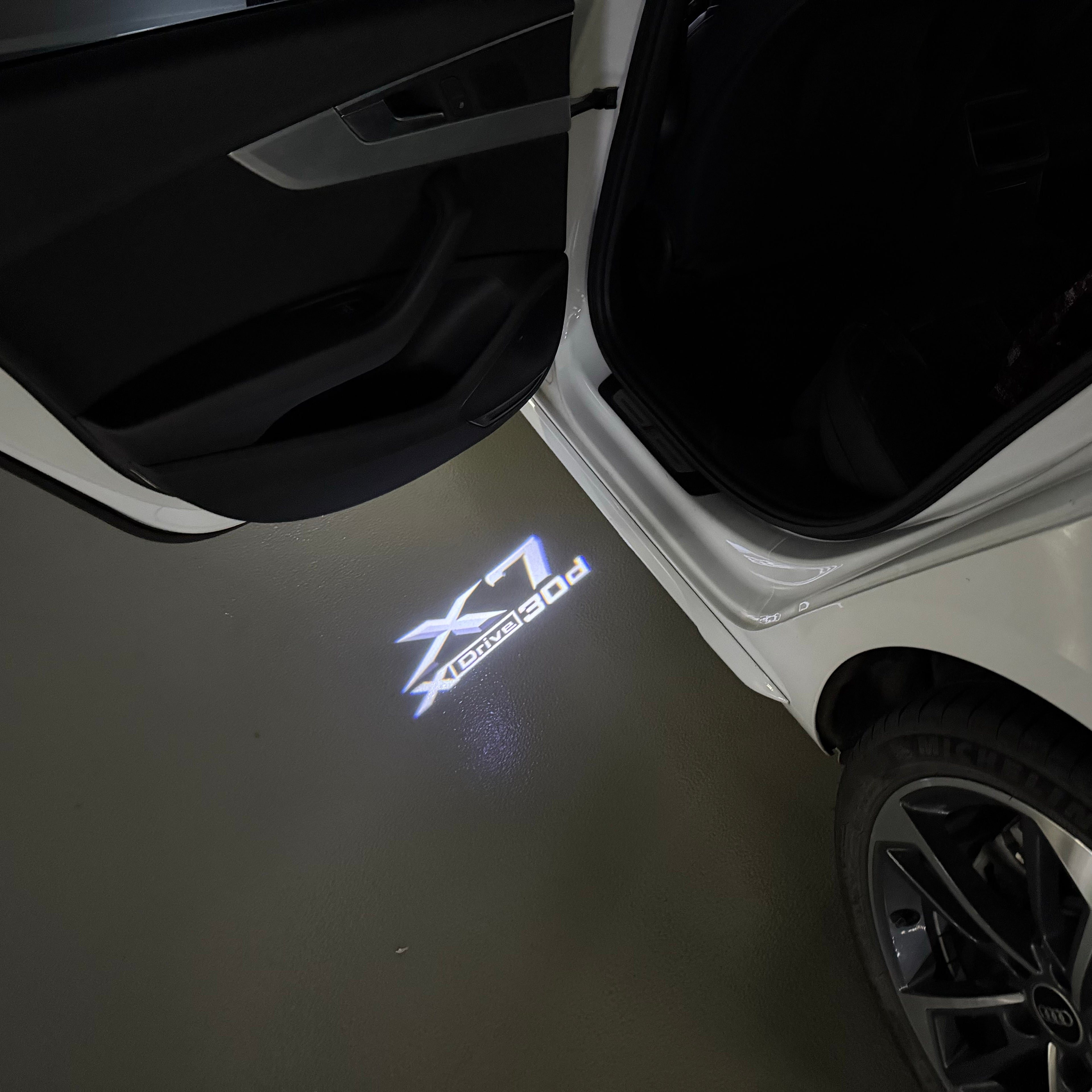 BMW M3 LOGO PROJECTOR LIGHTS Nr.24 (الكمية 1 = 1 مجموعة / 2 أضواء باب)