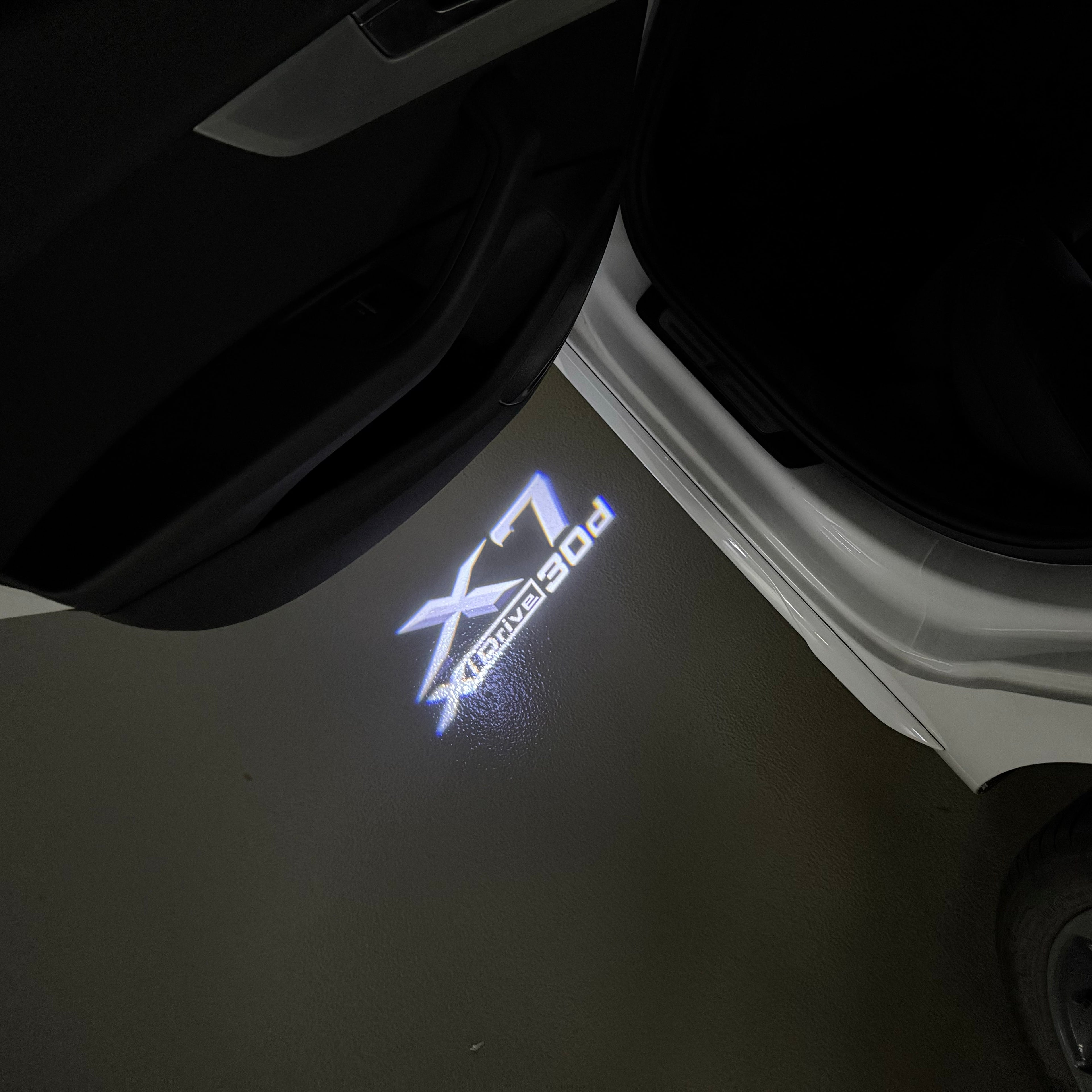 BMW M3 LOGO PROJECTOR LIGHTS Nr.24 (الكمية 1 = 1 مجموعة / 2 أضواء باب)