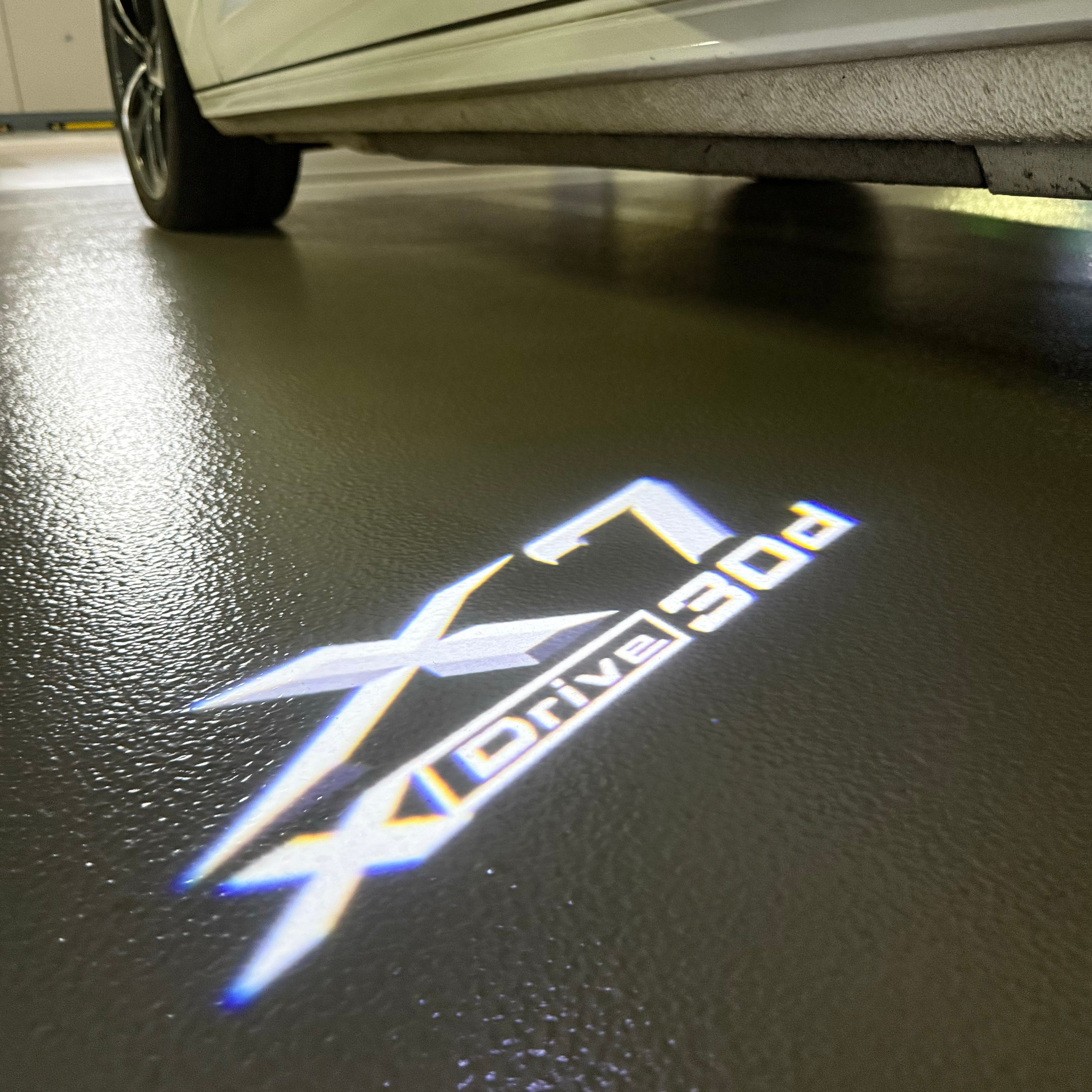 BMW M3 LOGO PROJECTOR LIGHTS Nr.24 (الكمية 1 = 1 مجموعة / 2 أضواء باب)
