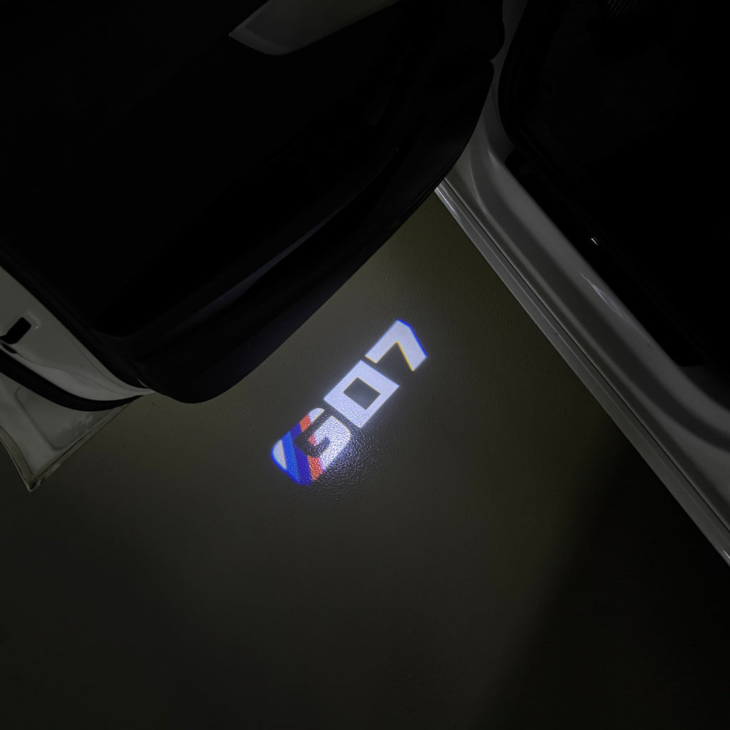 BMW M3 LOGO PROJECTOR LIGHTS Nr.24 (الكمية 1 = 1 مجموعة / 2 أضواء باب)