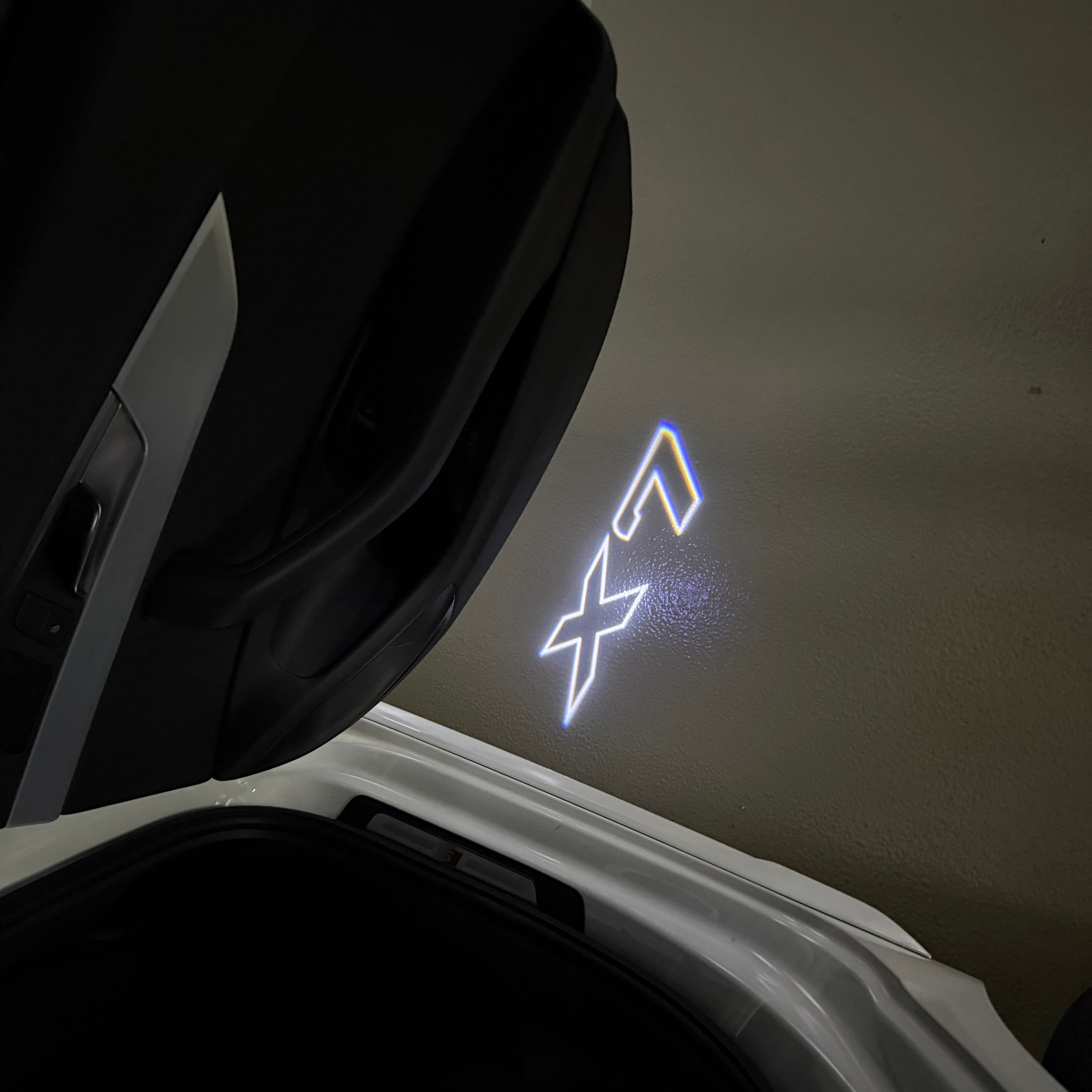 BMW M3 LOGO PROJECTOR LIGHTS Nr.24 (الكمية 1 = 1 مجموعة / 2 أضواء باب)