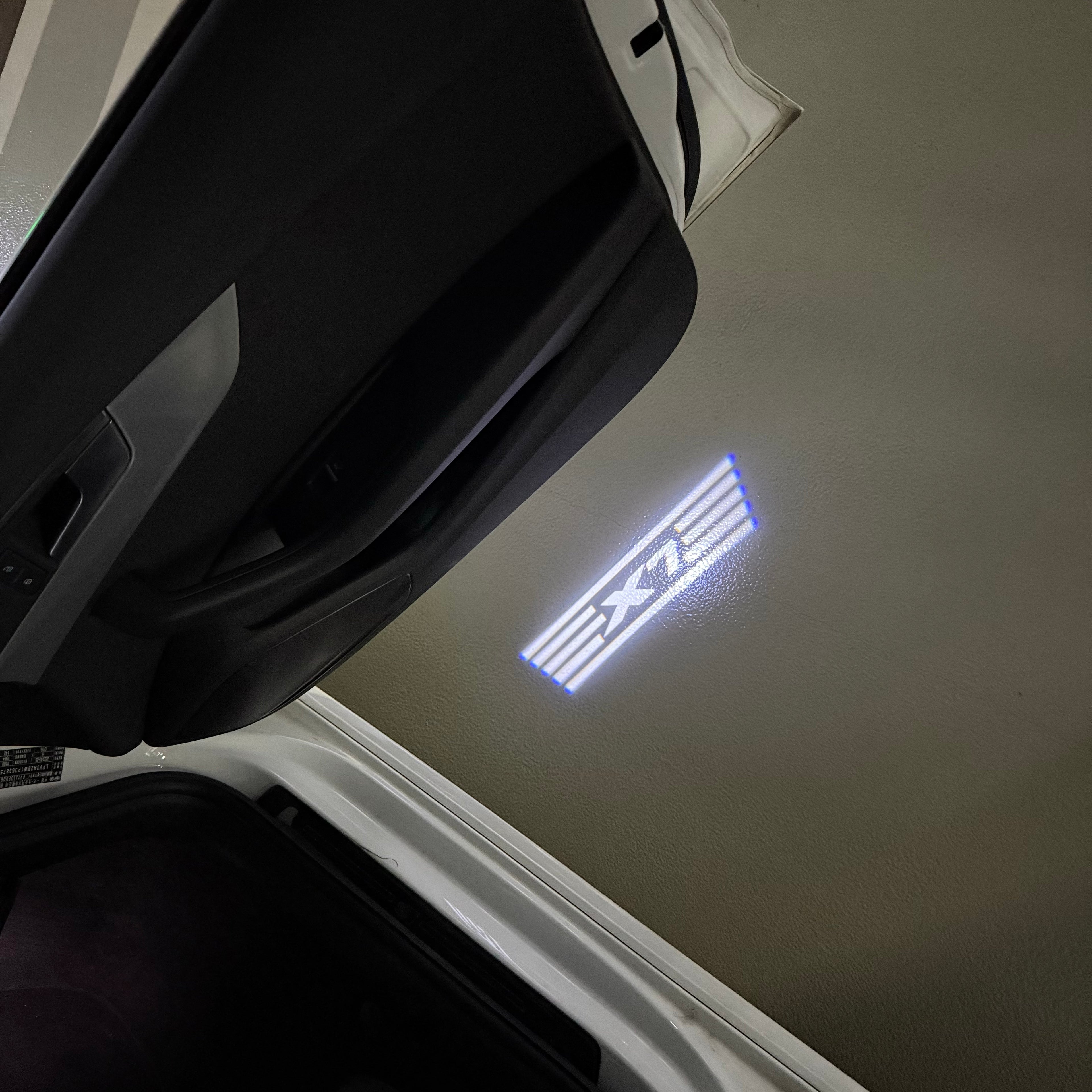 BMW M3 LOGO PROJECTOR LIGHTS Nr.24 (الكمية 1 = 1 مجموعة / 2 أضواء باب)