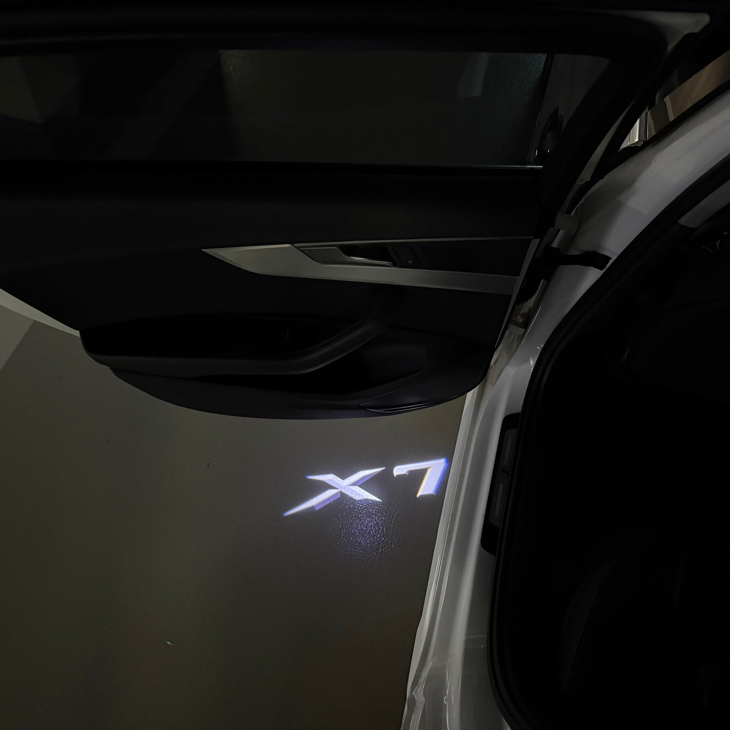 BMW  X7 LOGO PROJECTOT LIGHTS (quantity 1 = 1 sets/2 door lights) Nr.6024q0t0102
