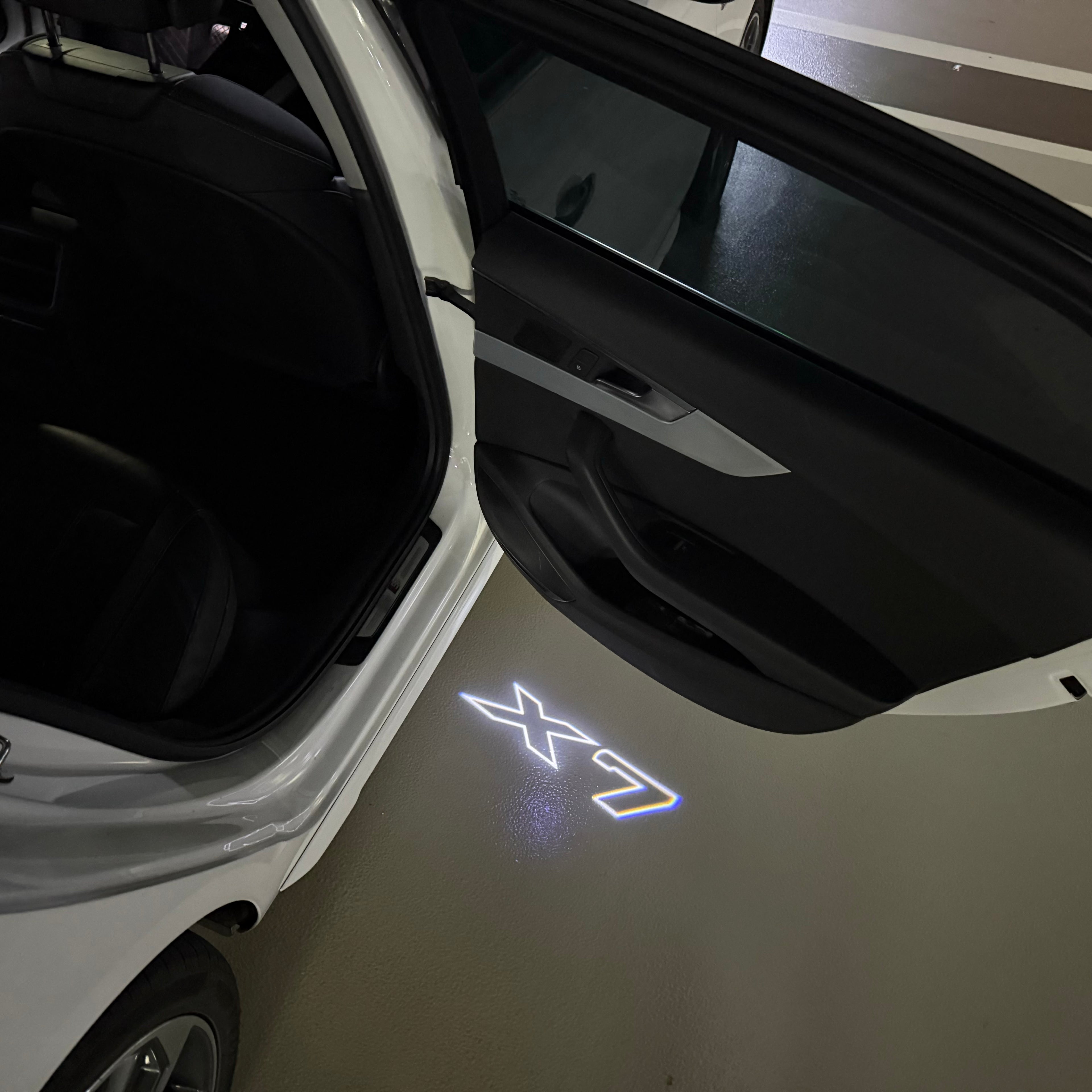 BMW M3 LOGO PROJECTOR LIGHTS Nr.24 (الكمية 1 = 1 مجموعة / 2 أضواء باب)