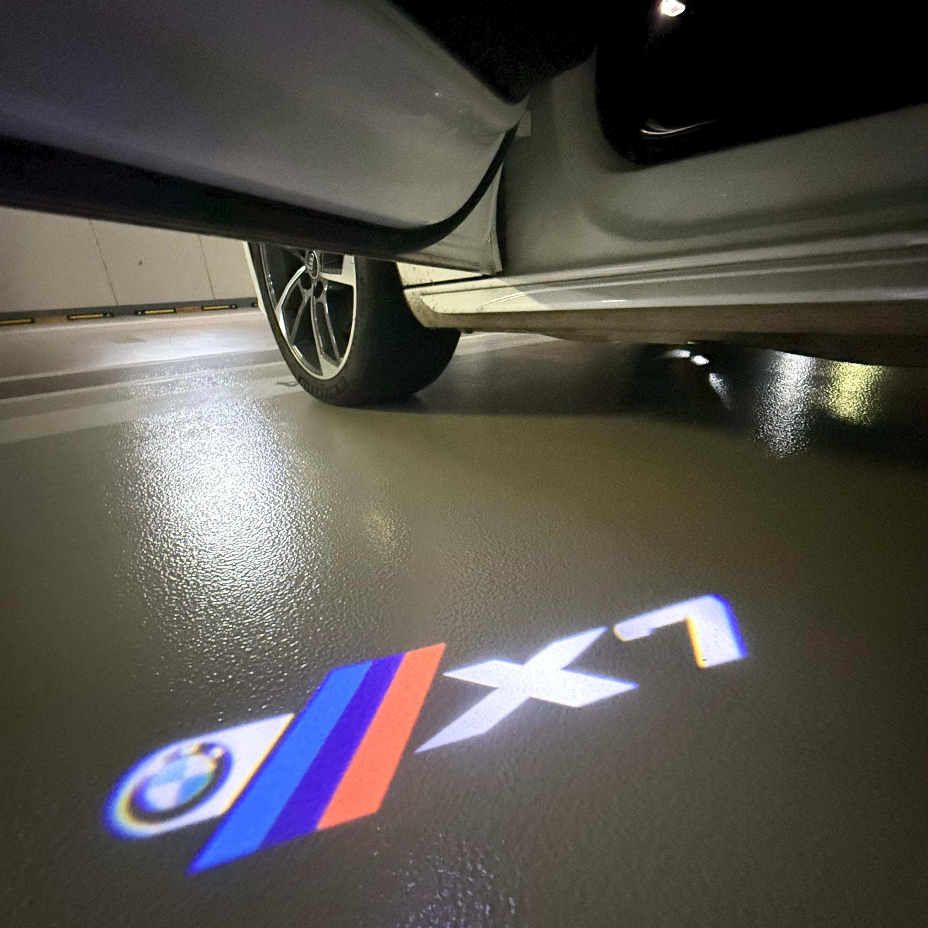 BMW M3 LOGO PROJECTOR LIGHTS Nr.24 (الكمية 1 = 1 مجموعة / 2 أضواء باب)