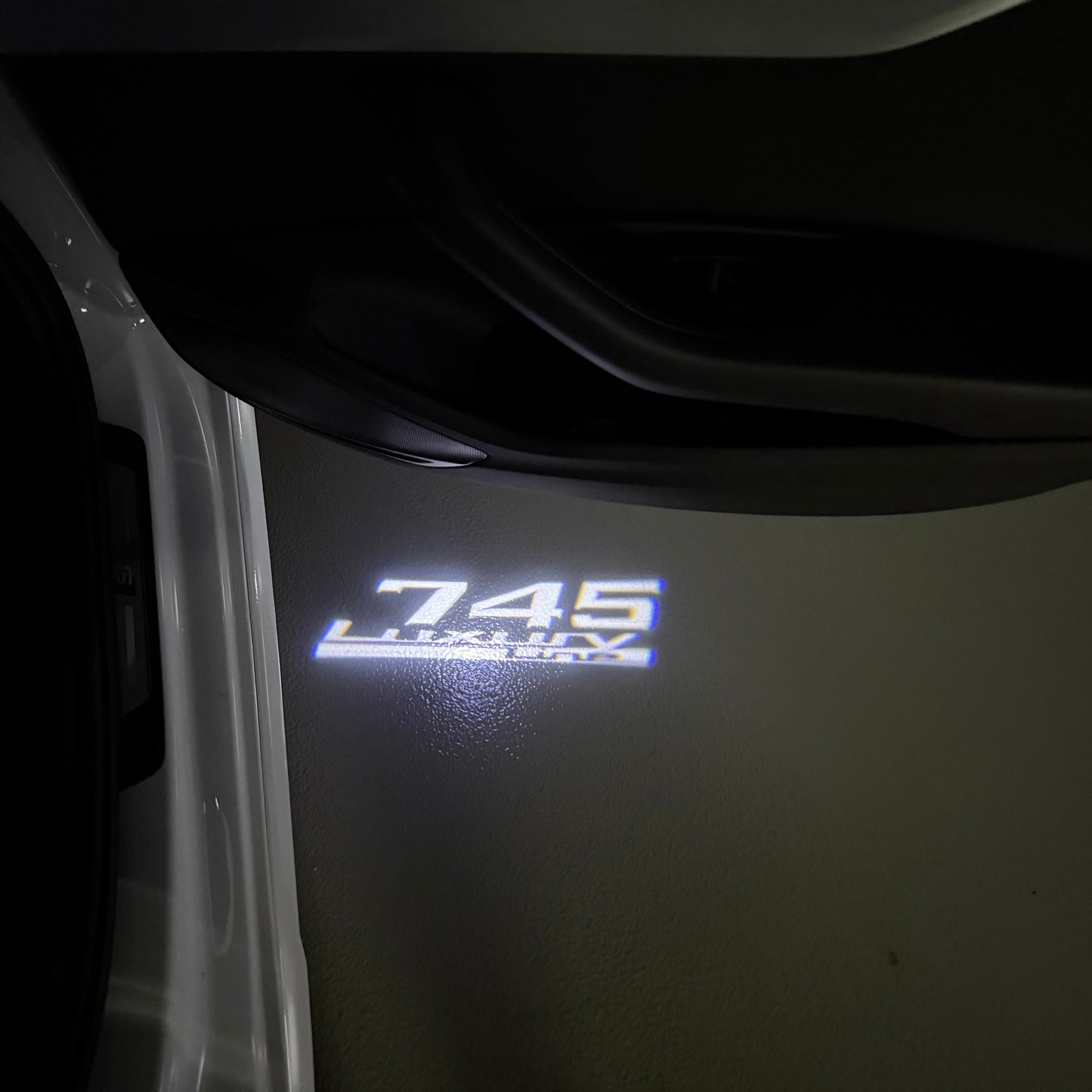 BMW 7 SERIES 745   LOGO PROJECTOT LIGHTS (quantity 1 = 1 sets/2 door lights) Nr.6024q104