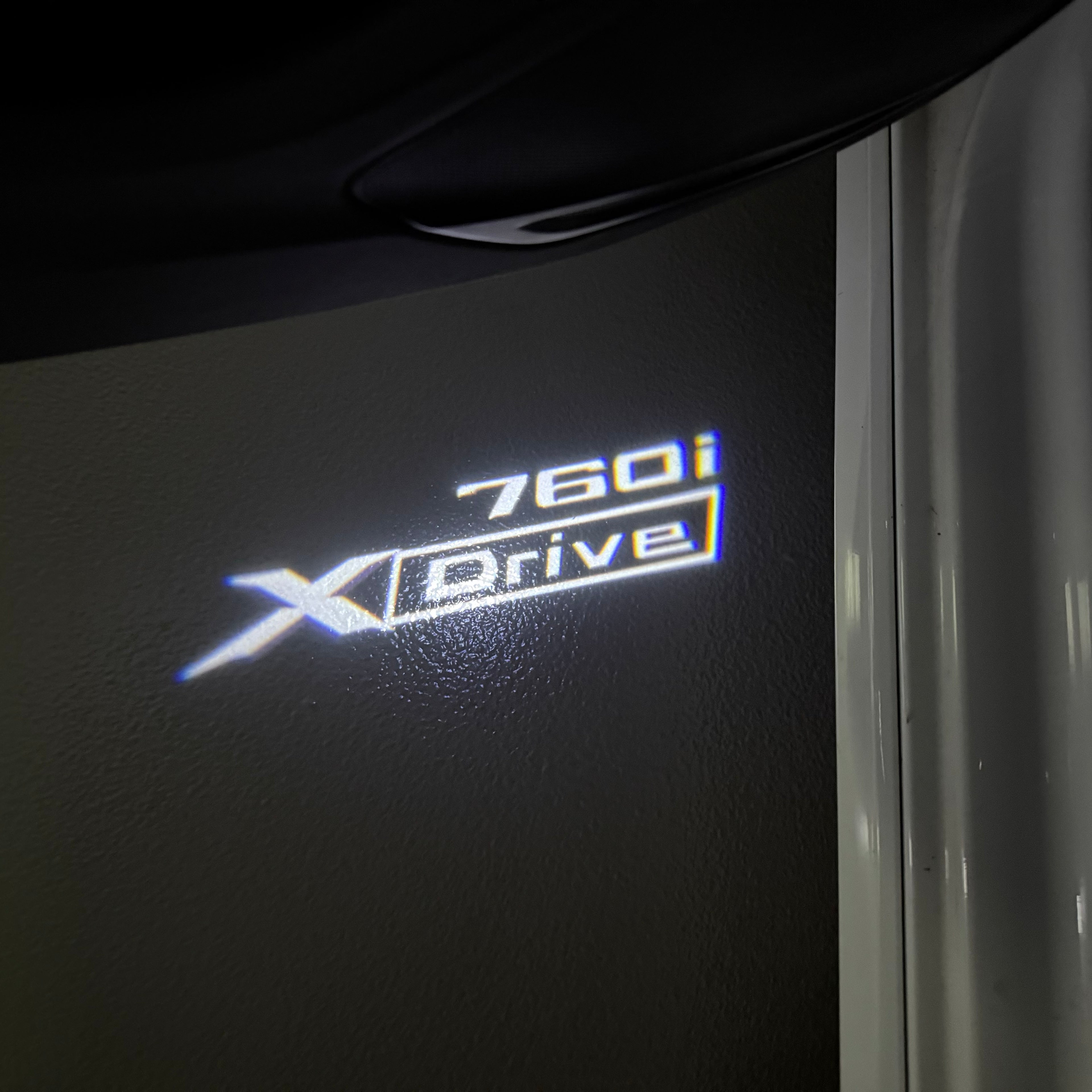 BMW 7 SERIES 760 i X drive   LOGO PROJECTOT LIGHTS (quantity 1 = 1 sets/2 door lights) Nr.6024q0t075
