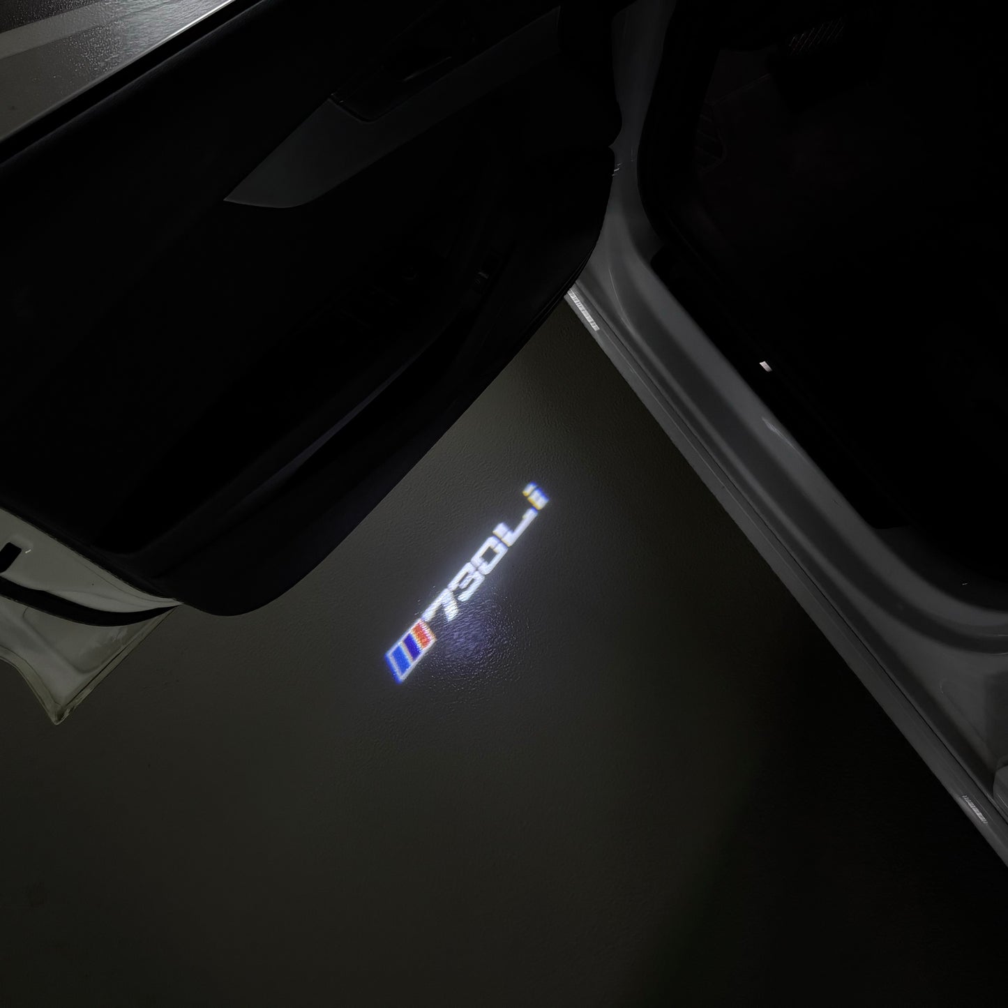 BMW  7 SERIES 730 Li  LOGO PROJECTOT LIGHTS (quantity 1 = 1 sets/2 door lights) Nr.6024q121