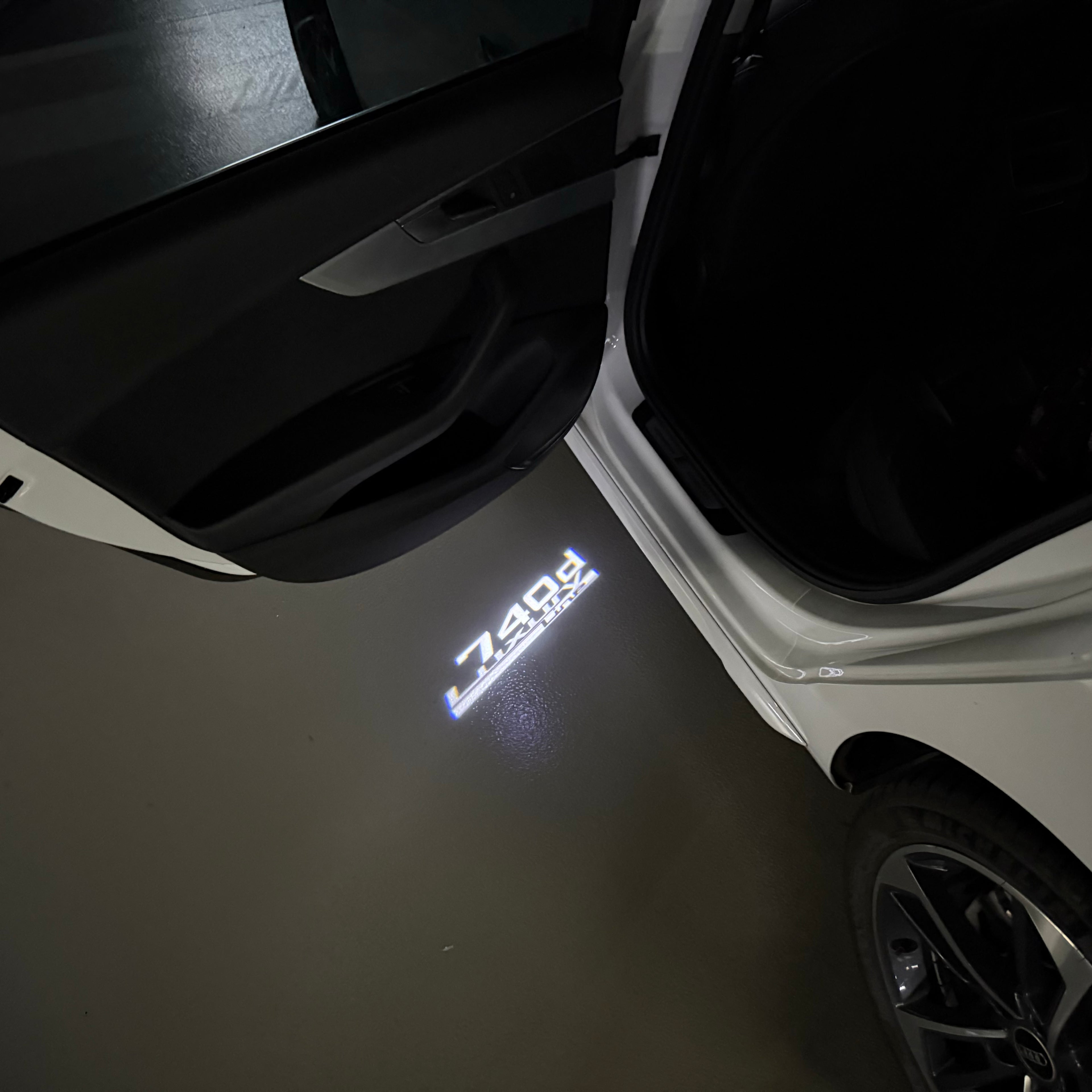 BMW  7 SERIES 740 d LOGO PROJECTOT LIGHTS (quantity 1 = 1 sets/2 door lights) Nr.6024S02