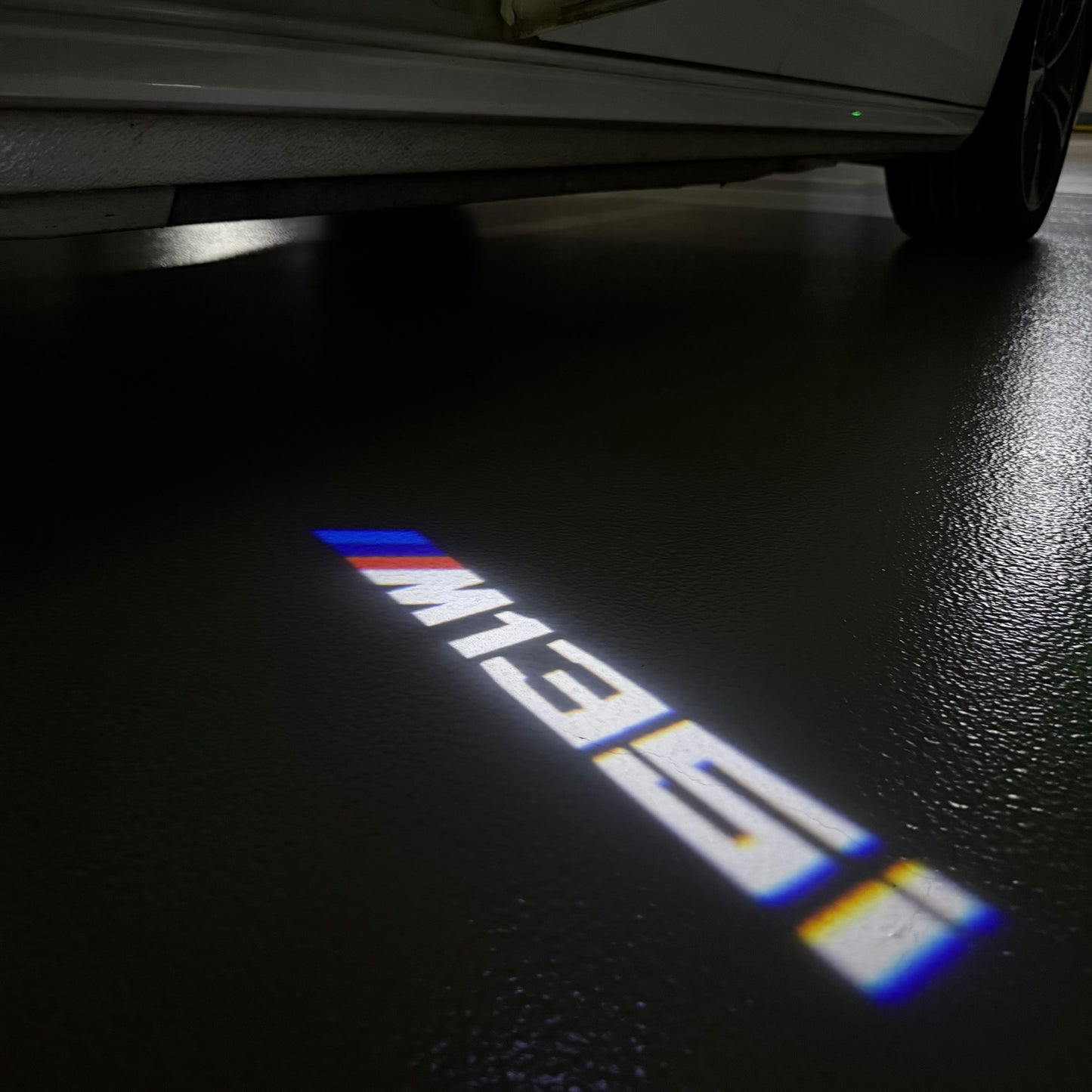 BMW  1 SERIES  M135   LOGO PROJECTOT LIGHTS (quantity 1 = 1 sets/2 door lights) Nr.6024t1G