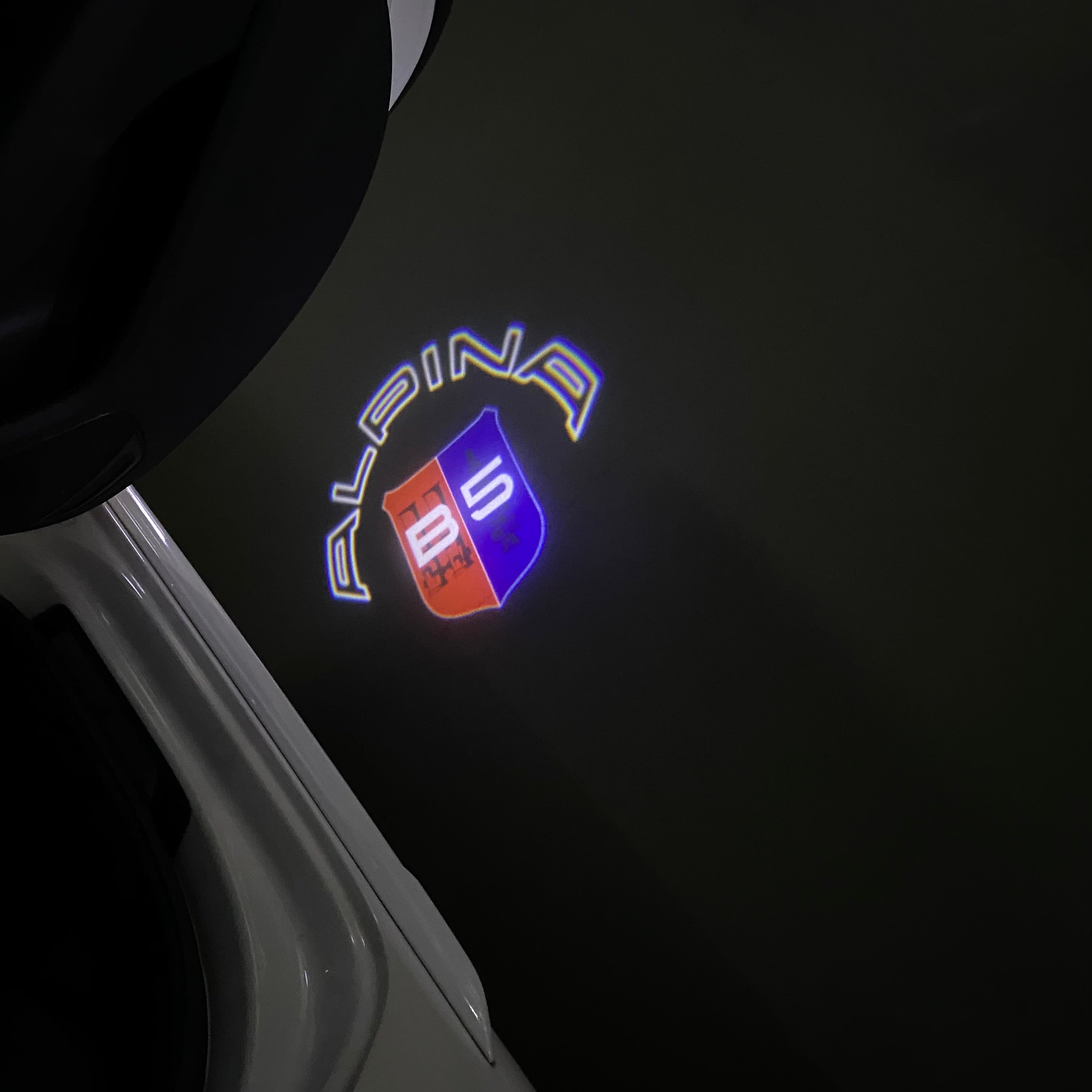 ALPINA B5   LOGO PROJECTOT LIGHTS  (quantity 1 = 1 sets/2 door lights) Nr.07A24