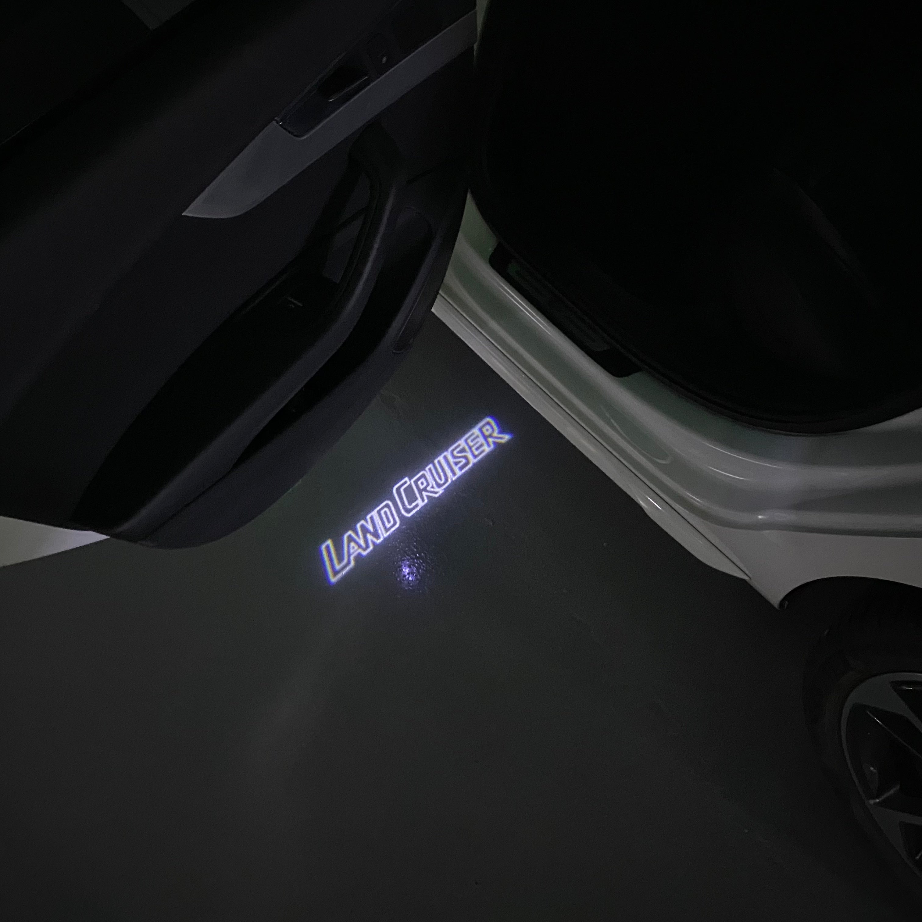 TOYOTA  LAND CRUISER  LOGO PROJECROTR LIGHTS  (quantity 1 = 1 sets/2 door lights) Nr.0G01