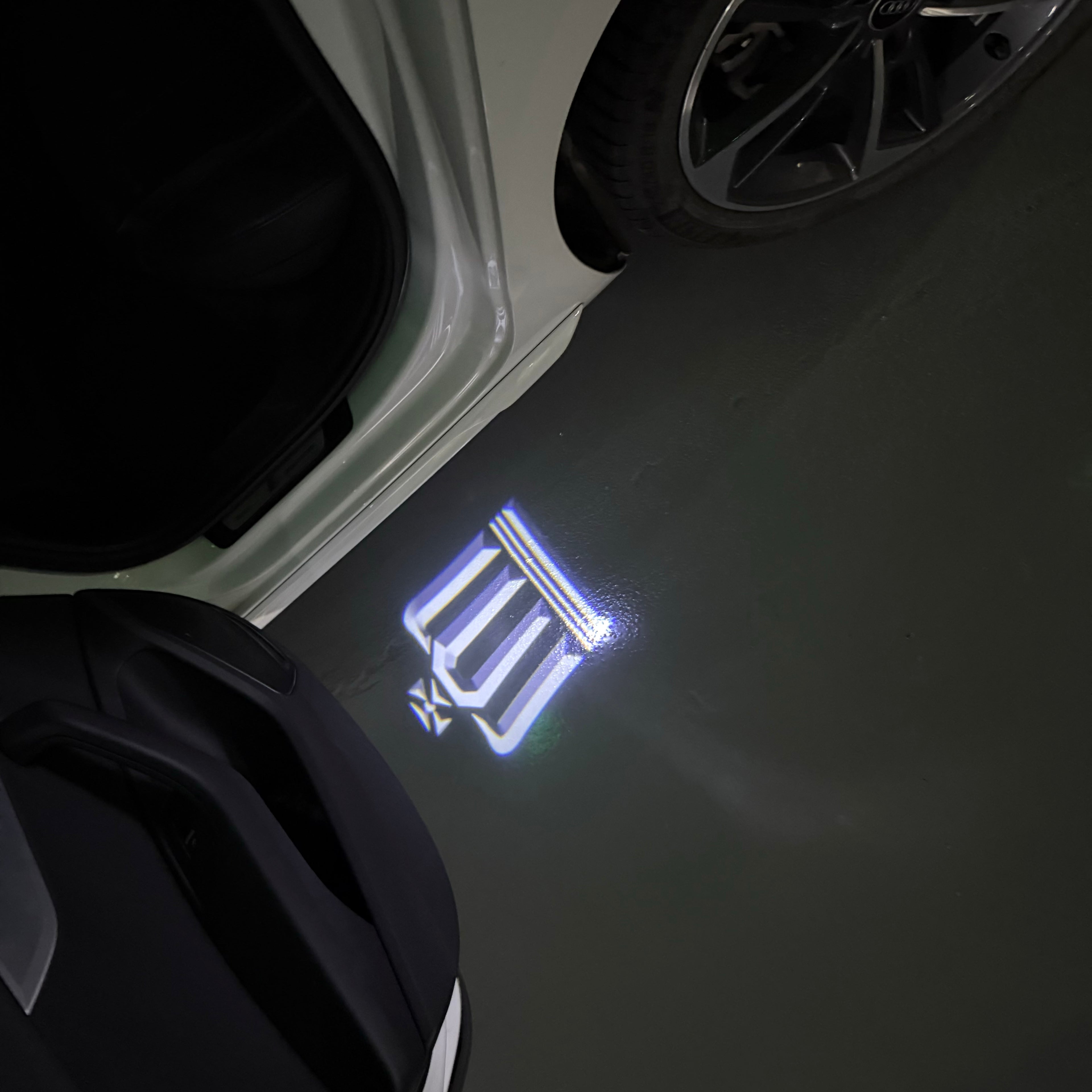 TOYOTA  CROWN  LOGO PROJECROTR LIGHTS  (quantity 1 = 1 sets/2 door lights) Nr.0GP29