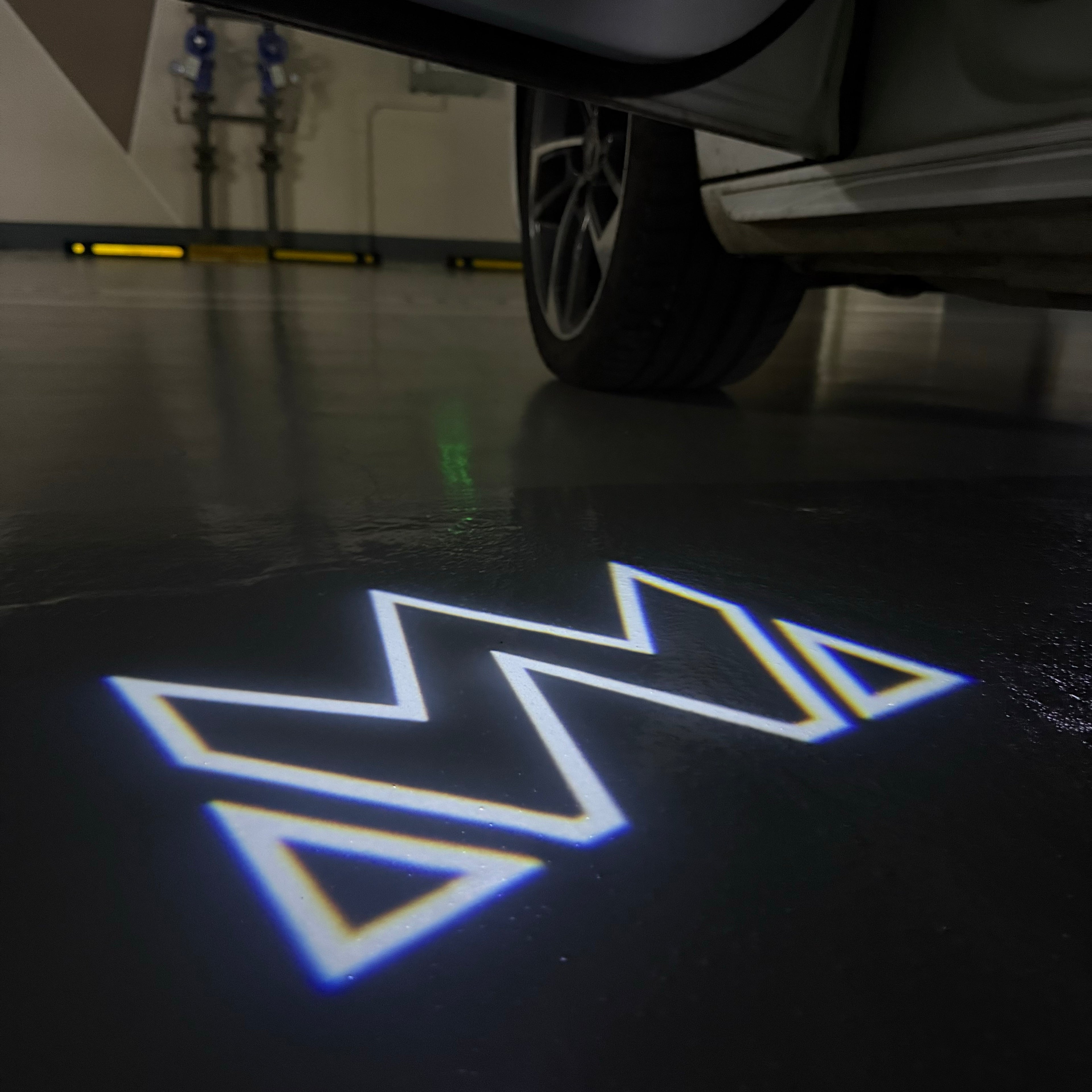 TOYOTA  CROWN  LOGO PROJECROTR LIGHTS  (quantity 1 = 1 sets/2 door lights) Nr.0GP28