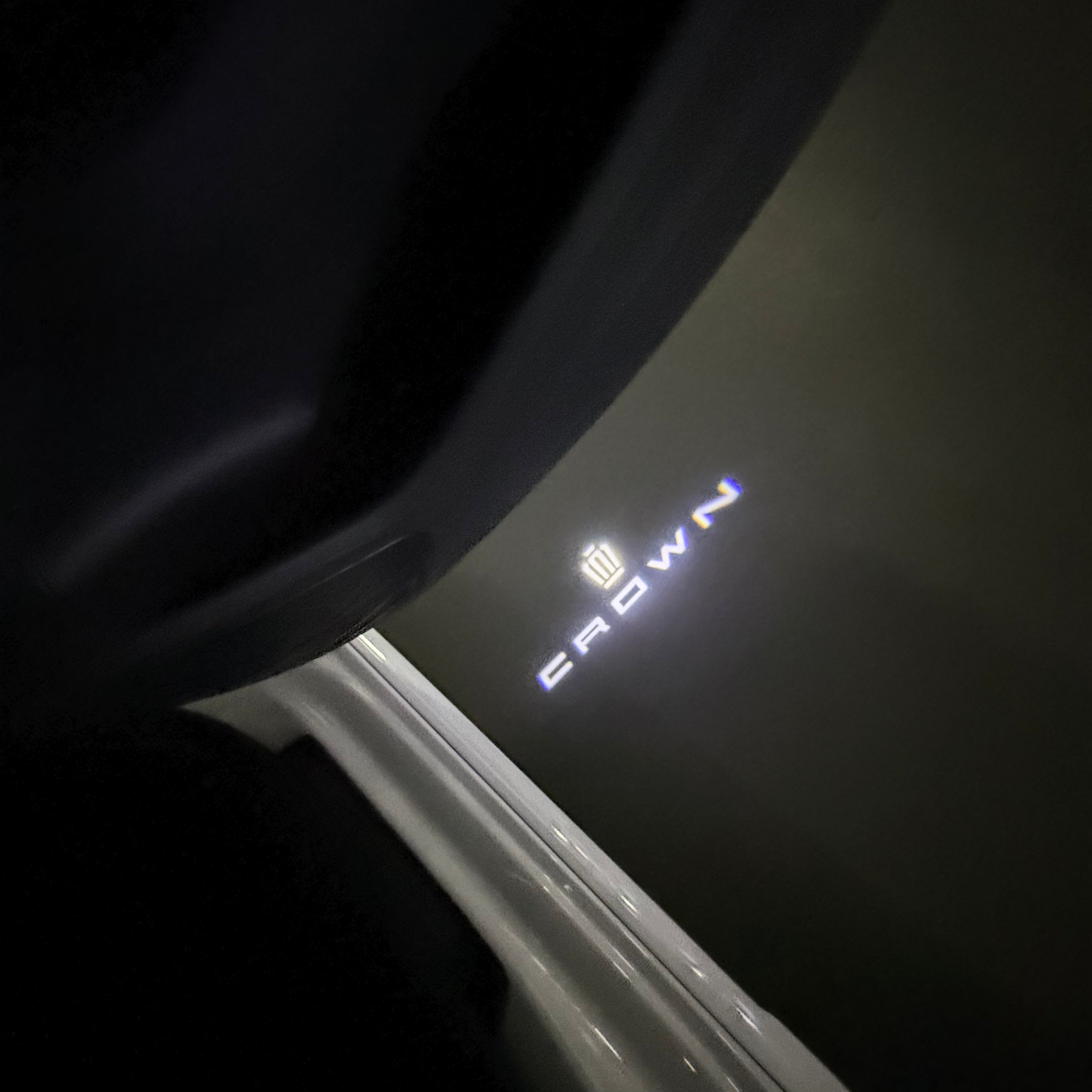 TOYOTA  CROWN  LOGO PROJECROTR LIGHTS  (quantity 1 = 1 sets/2 door lights) Nr.0GP32