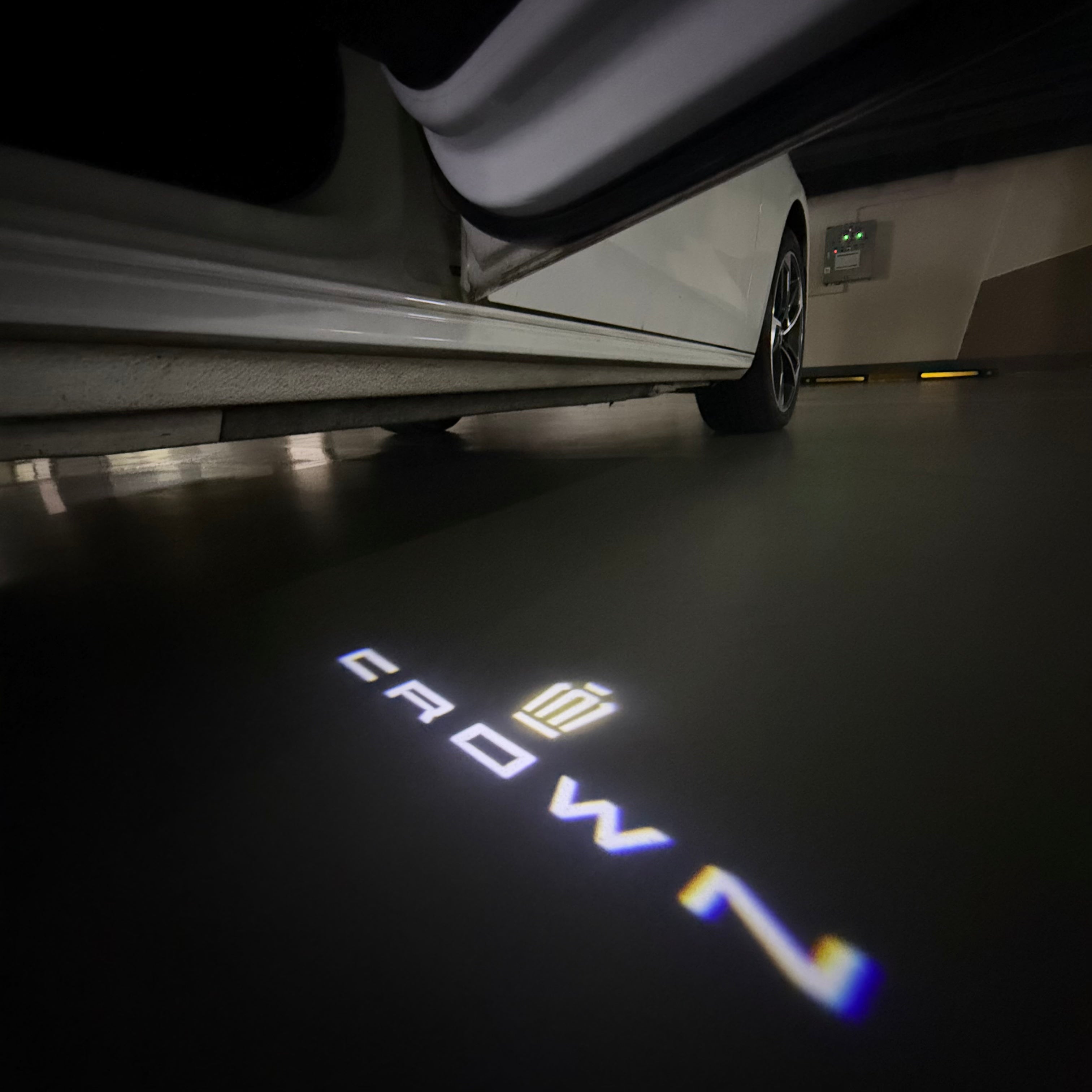 TOYOTA  CROWN  LOGO PROJECROTR LIGHTS  (quantity 1 = 1 sets/2 door lights) Nr.0GP32