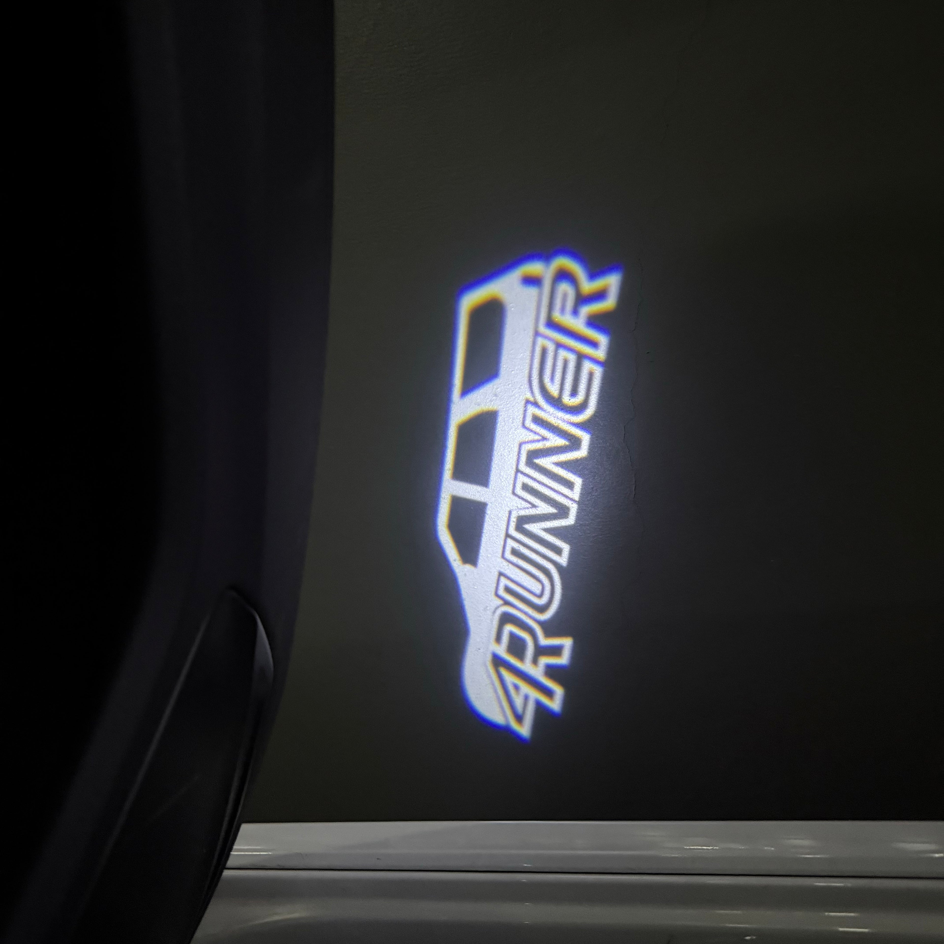 TOYOTA  4RUNNER  LOGO PROJECROTR LIGHTS  (quantity 1 = 1 sets/2 door lights) Nr.0GP08