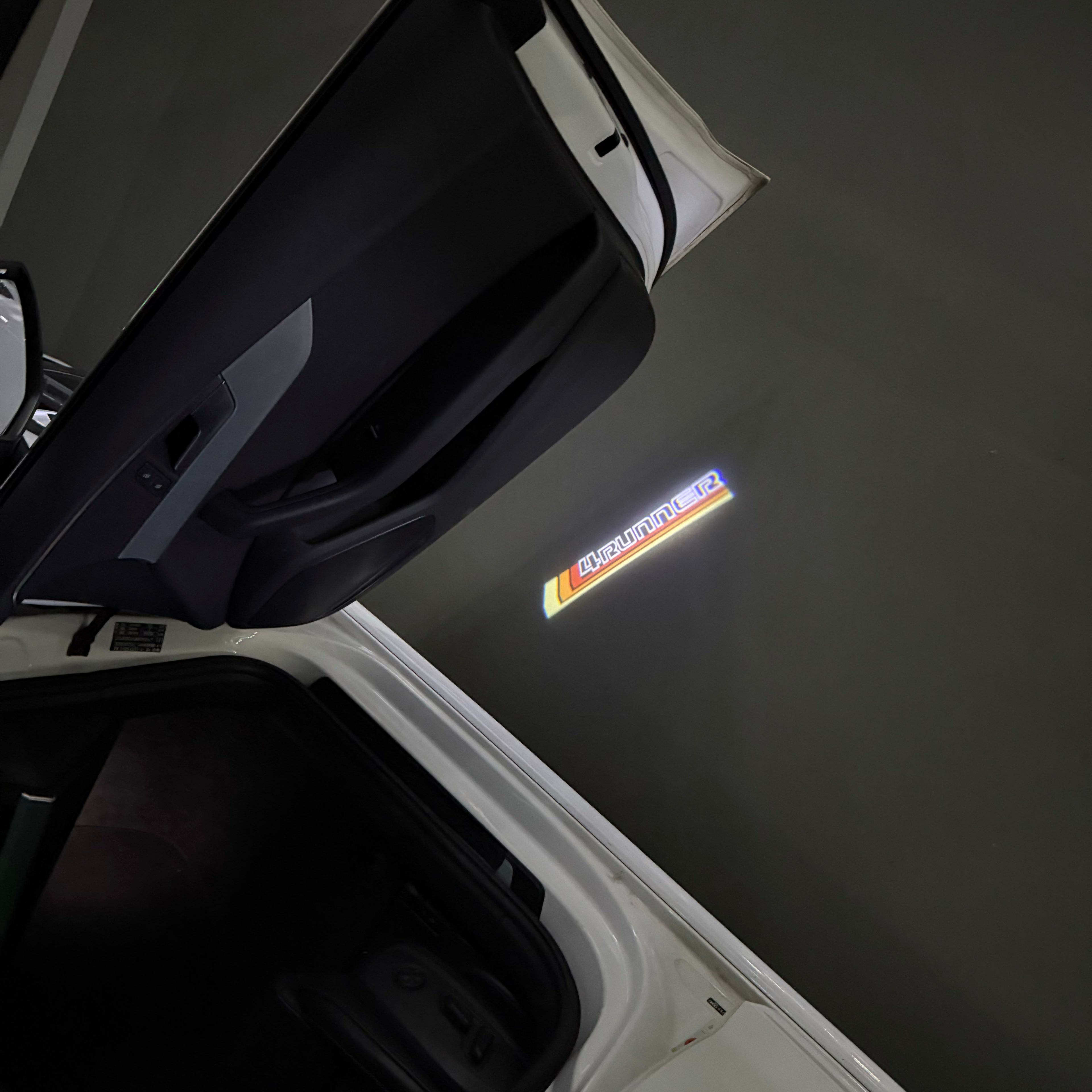 TOYOTA  4RUNNER  LOGO PROJECROTR LIGHTS  (quantity 1 = 1 sets/2 door lights) Nr.0GP06