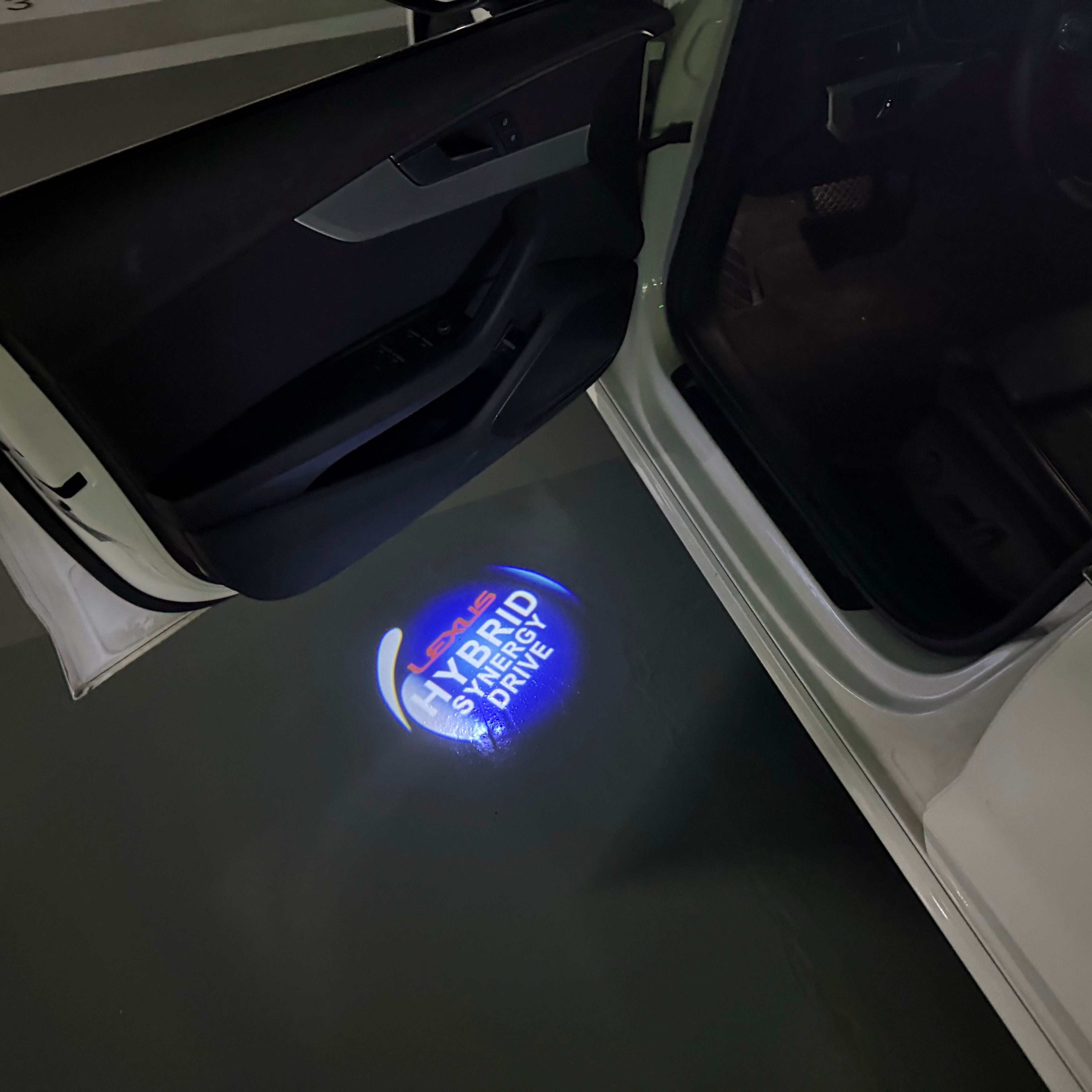 LEXUS  HYBRID  LOGO PROJECROTR LIGHTS (quantity 1 = 1 sets/2 door lights)Nr.01a62
