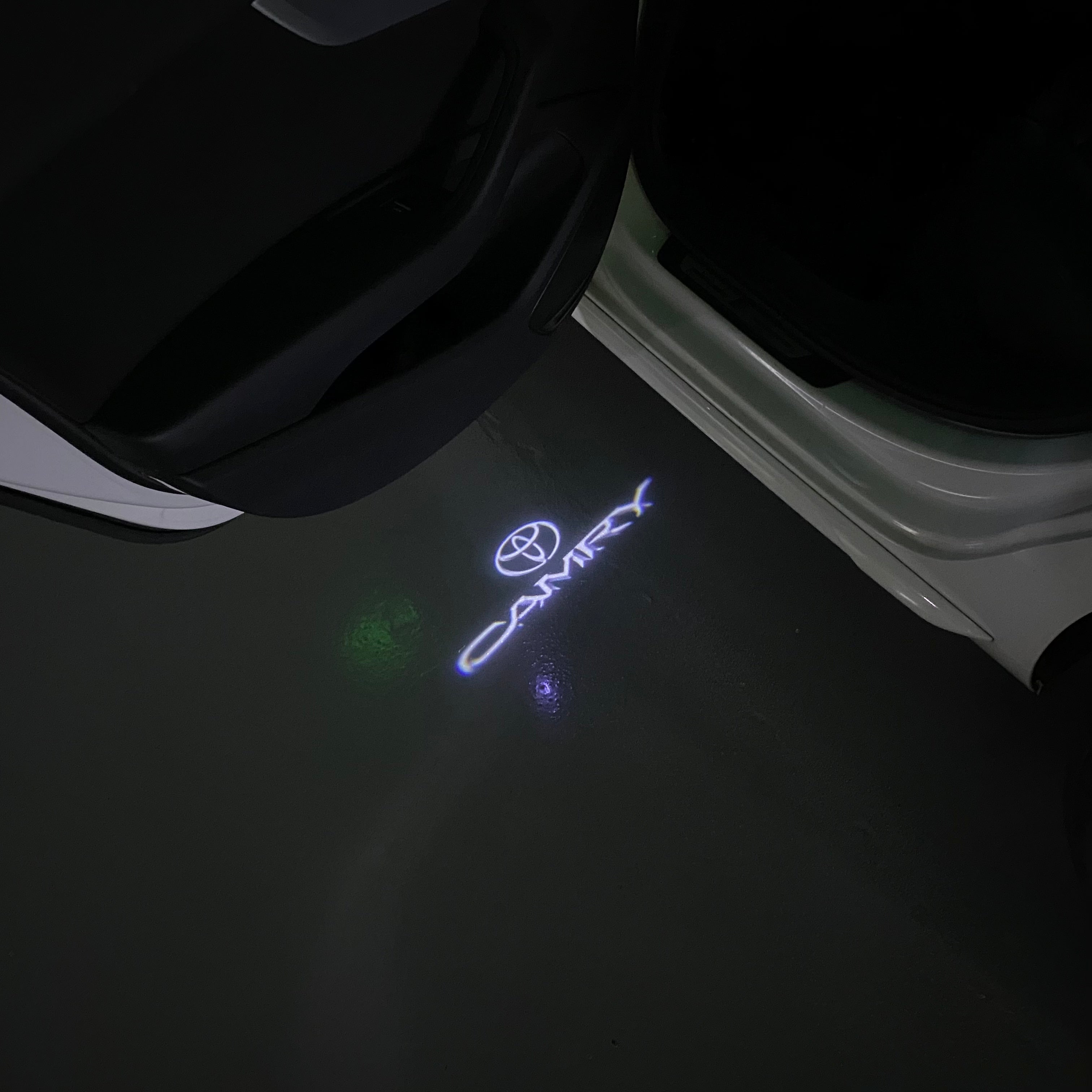 TOYOTA  CAMRY LOGO PROJECROTR LIGHTS  (quantity 1 = 1 sets/2 door lights) Nr.0GP20