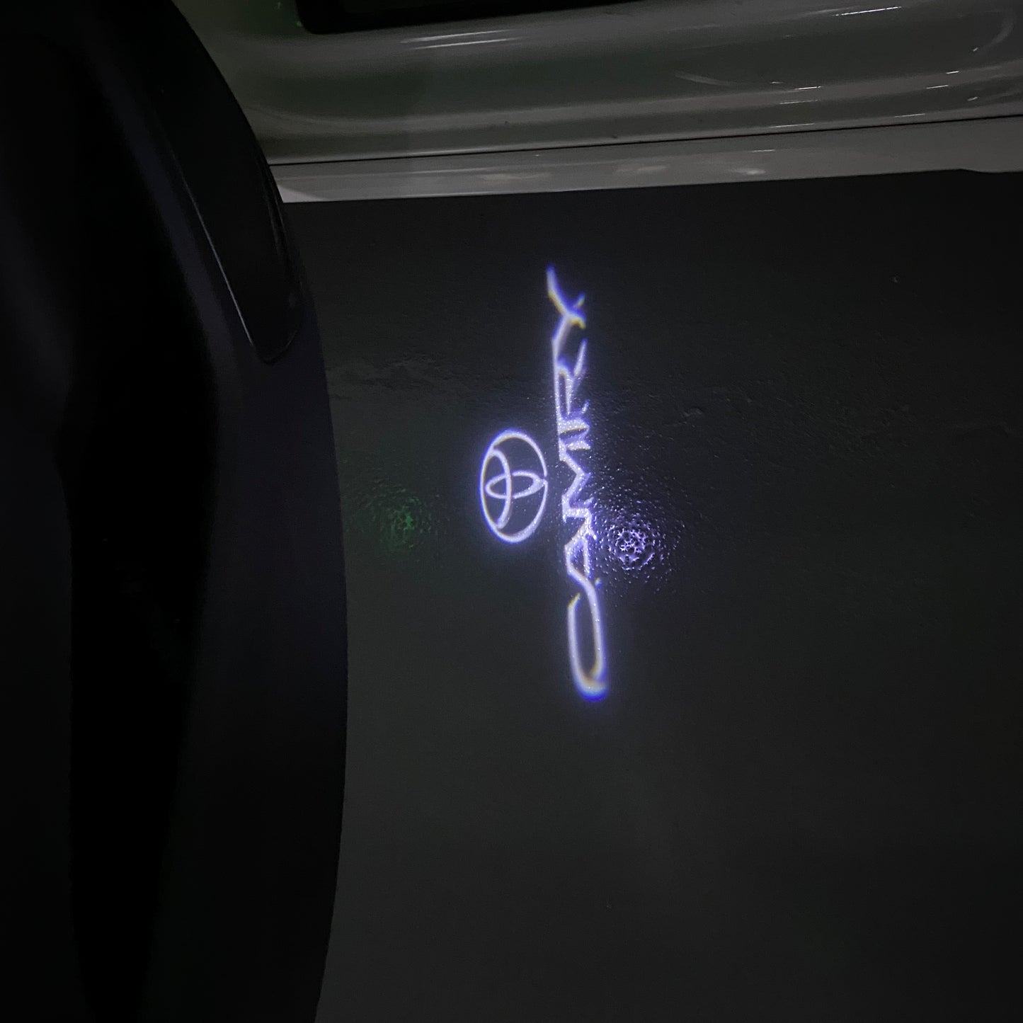 TOYOTA  CAMRY LOGO PROJECROTR LIGHTS  (quantity 1 = 1 sets/2 door lights) Nr.0GP20