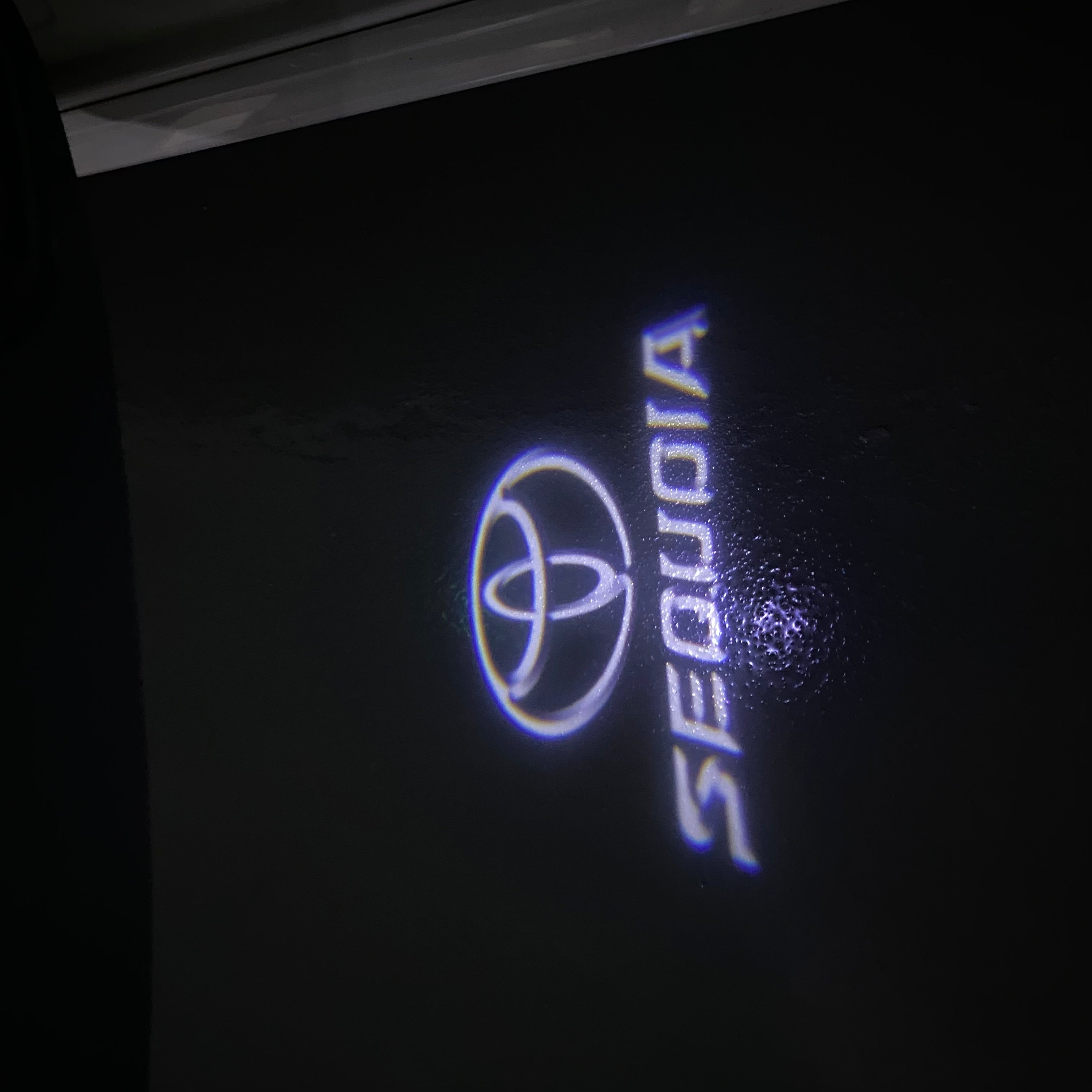TOYOTA  SEQUOIA LOGO PROJECROTR LIGHTS  (quantity 1 = 1 sets/2 door lights) Nr.0G27