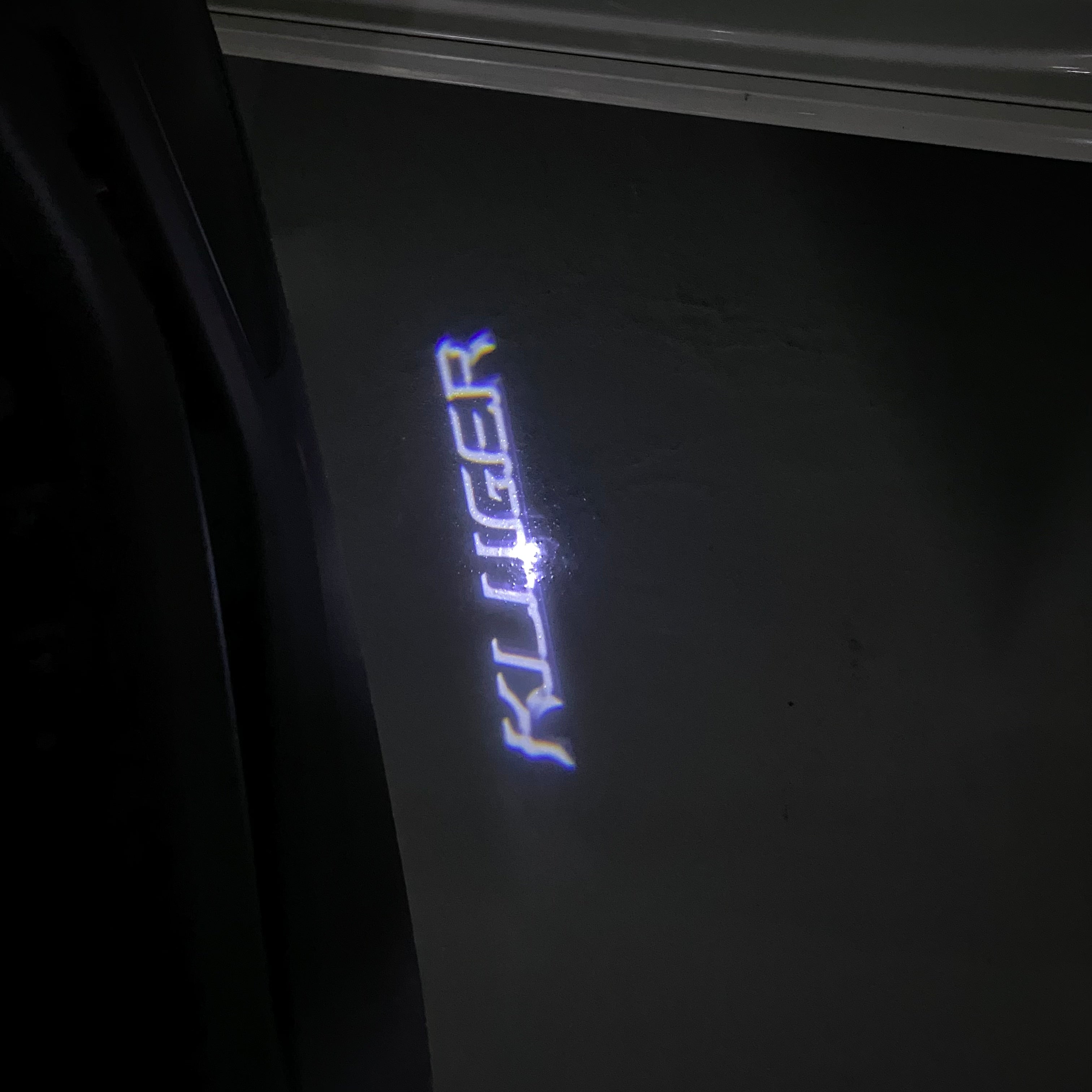 TOYOTA  KLUGER   LOGO PROJECROTR LIGHTS  (quantity 1 = 1 sets/2 door lights) Nr.0G03