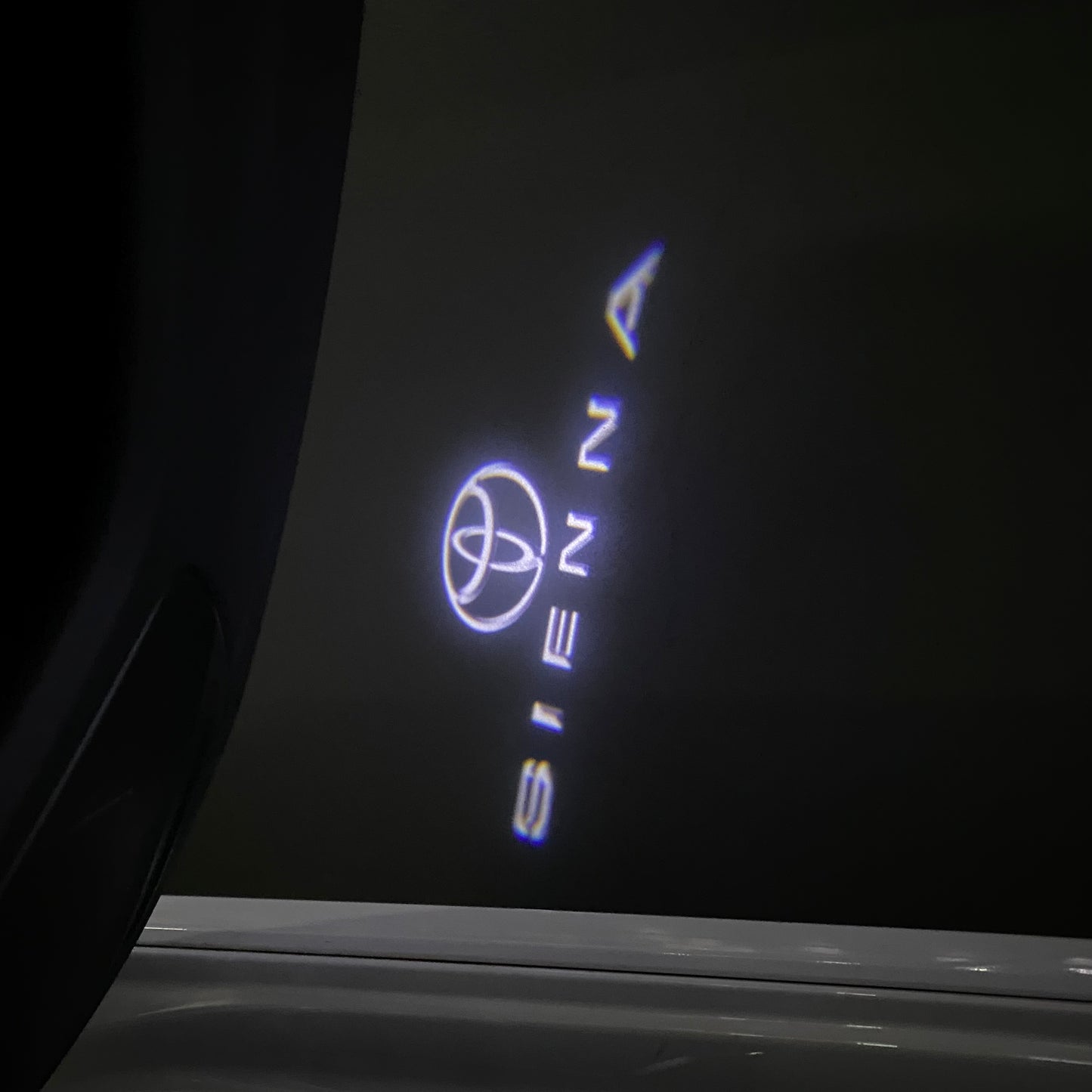 TOYOTA  SIENNA   LOGO PROJECROTR LIGHTS  (quantity 1 = 1 sets/2 door lights) Nr.0G31