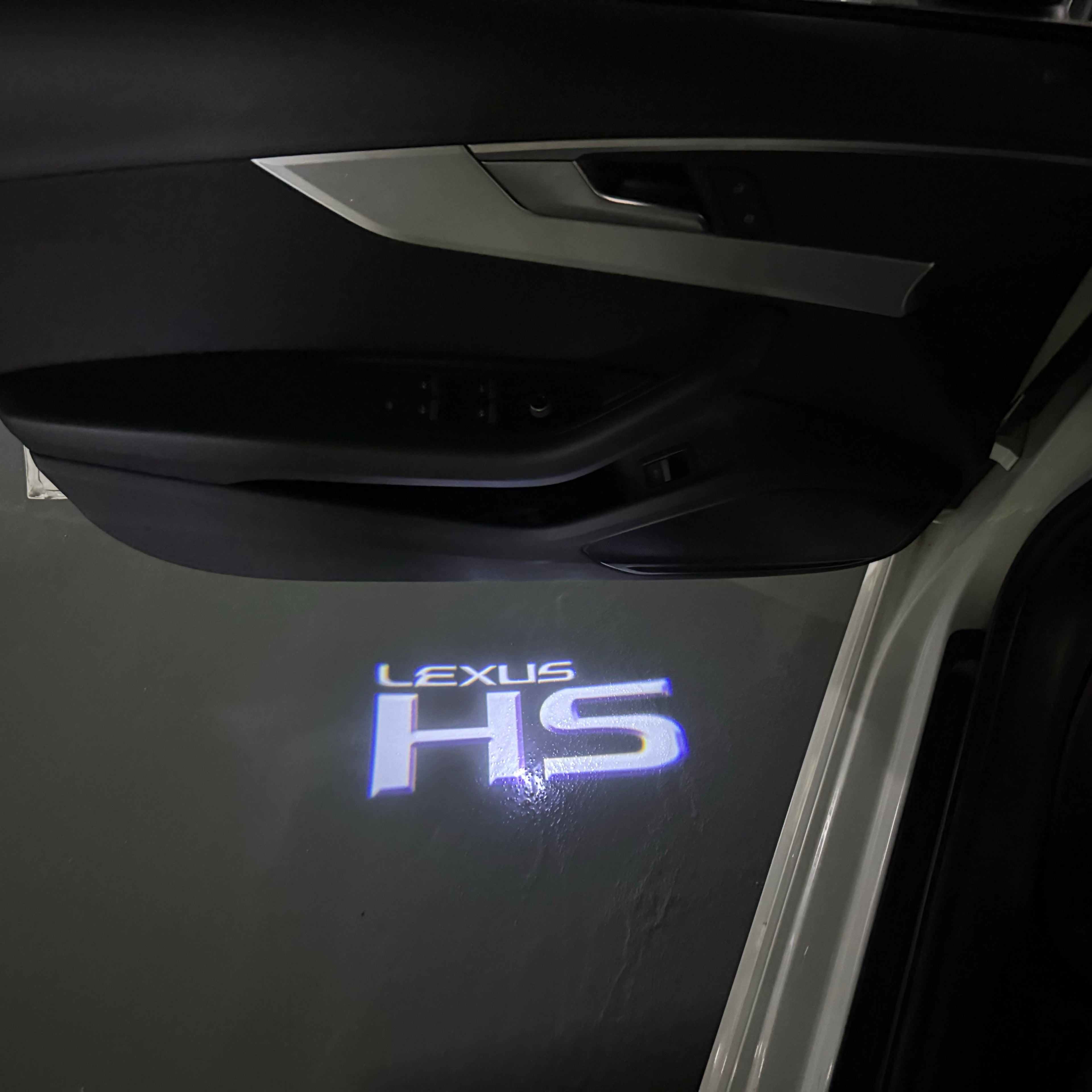 LEXUS HS  LOGO PROJECROTR LIGHTS (quantity 1 = 1 sets/2 door lights)Nr.01a65