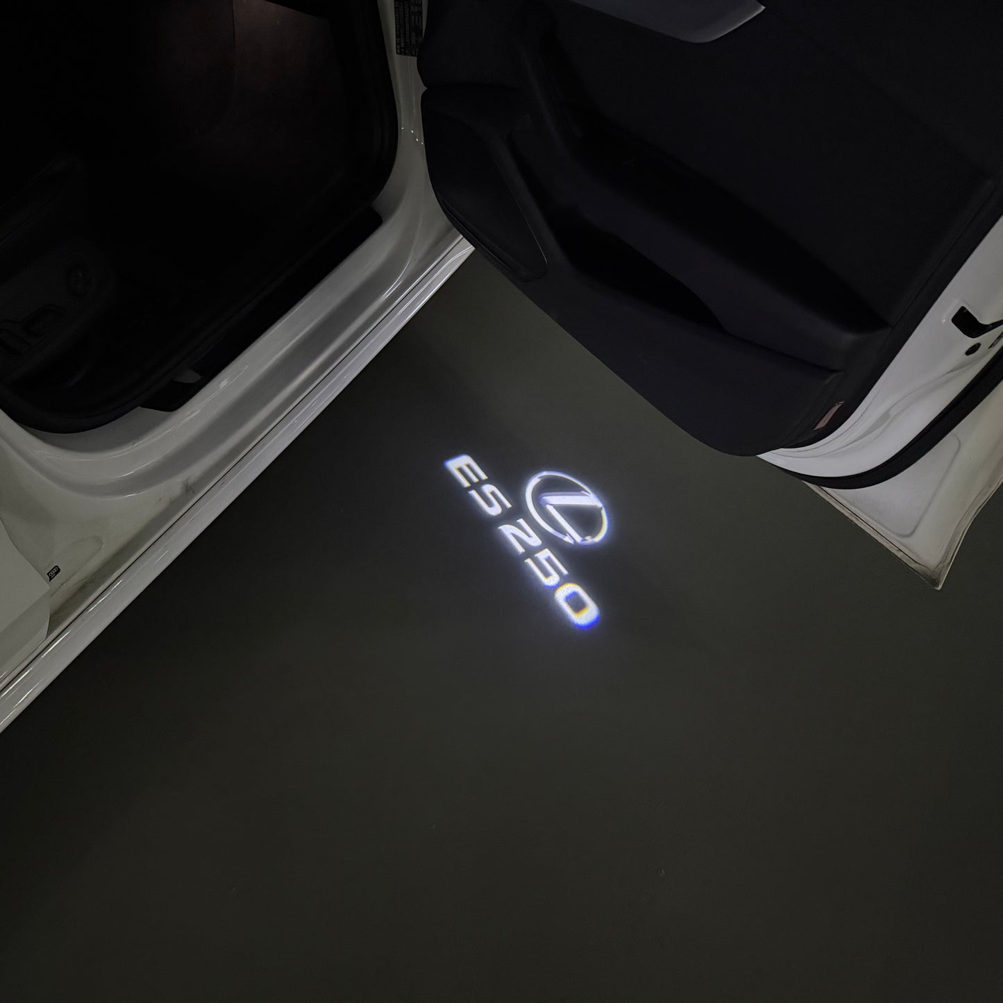 LEXUS ES 250 LOGO PROJECROTR LIGHTS (quantity 1 = 1 sets/2 door lights)Nr.01a82