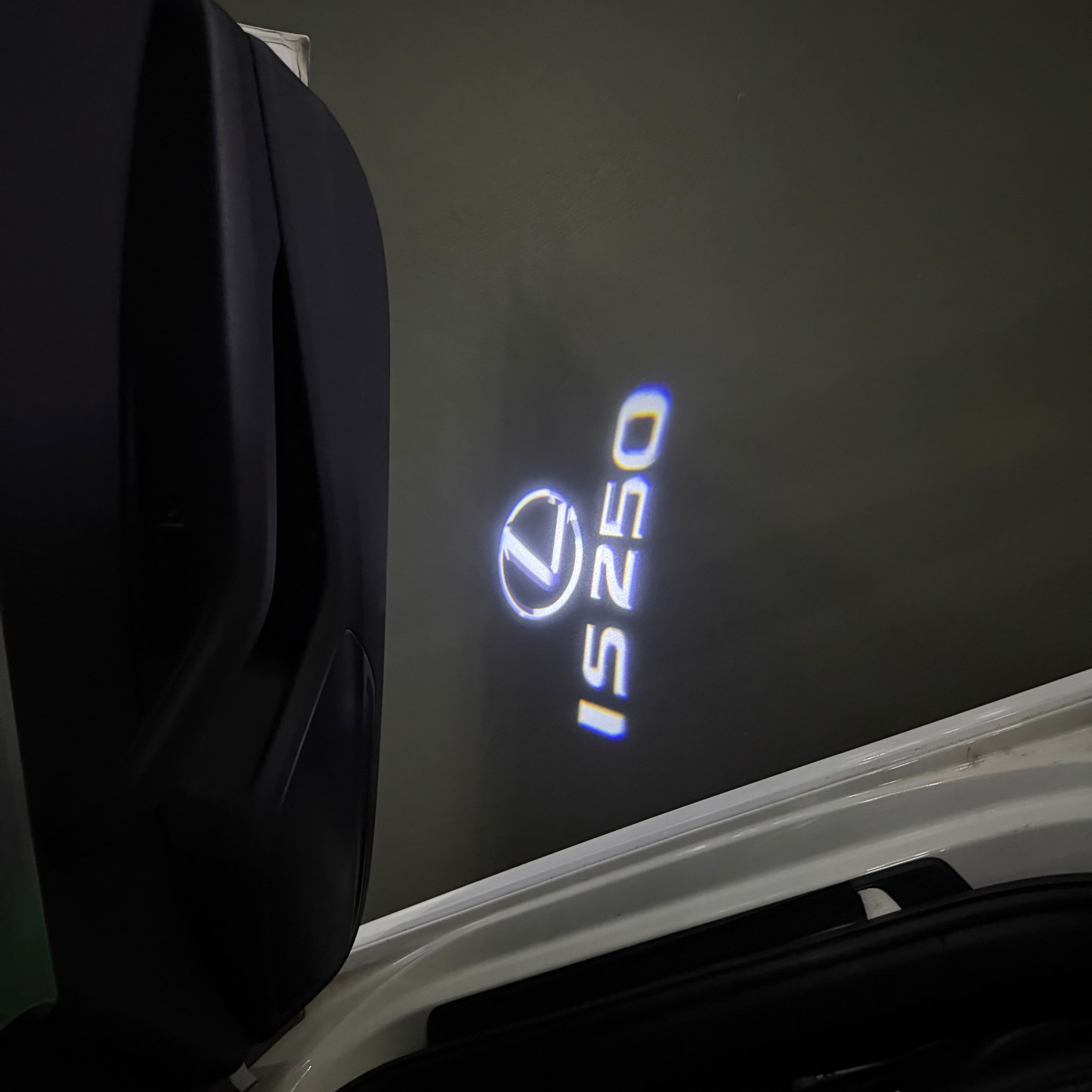 LEXUS IS 250 LOGO PROJECROTR LIGHTS (quantity 1 = 1 sets/2 door lights)Nr.01a59
