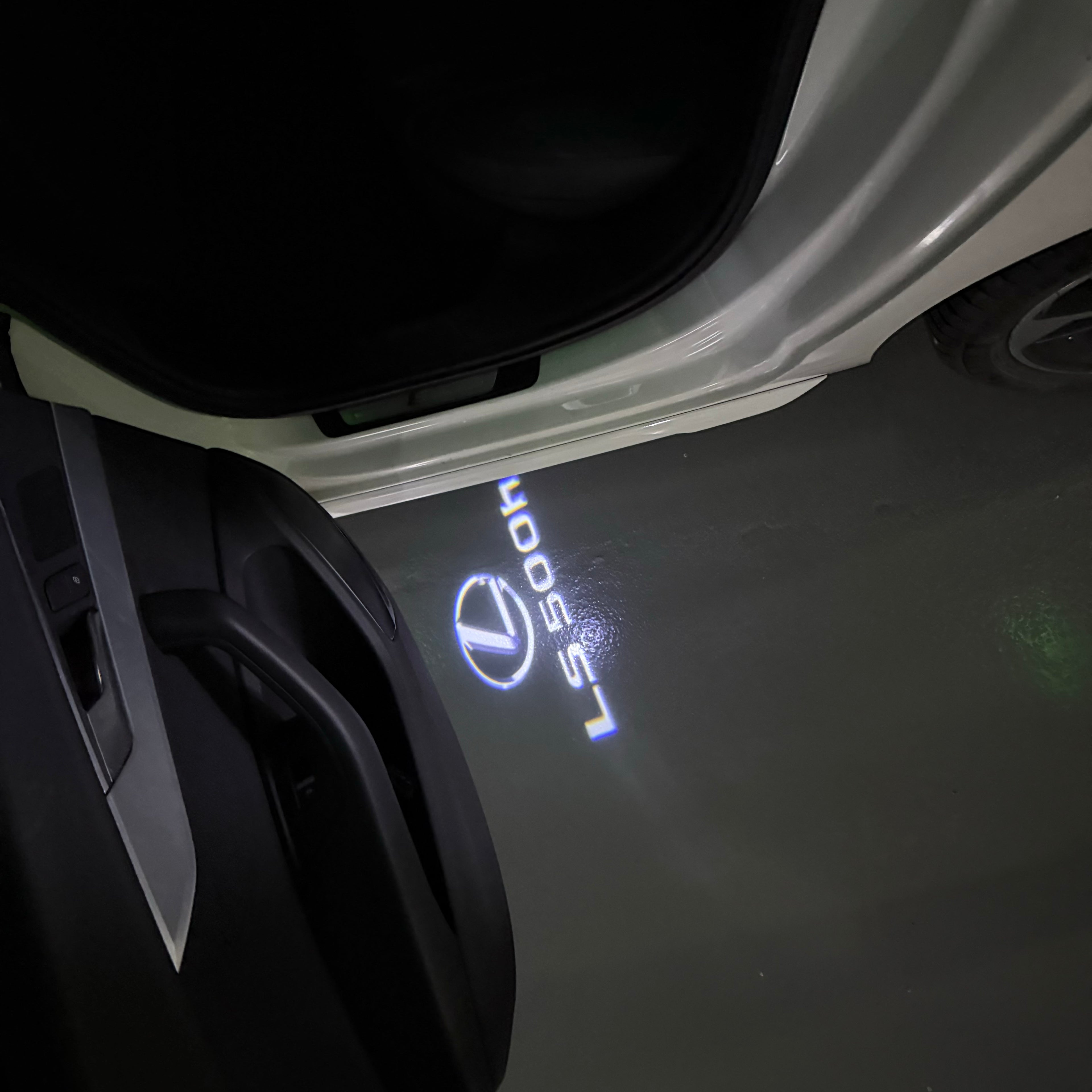 LEXUS  LS 500h LOGO PROJECROTR LIGHTS (quantity 1 = 1 sets/2 door lights)Nr.01a35
