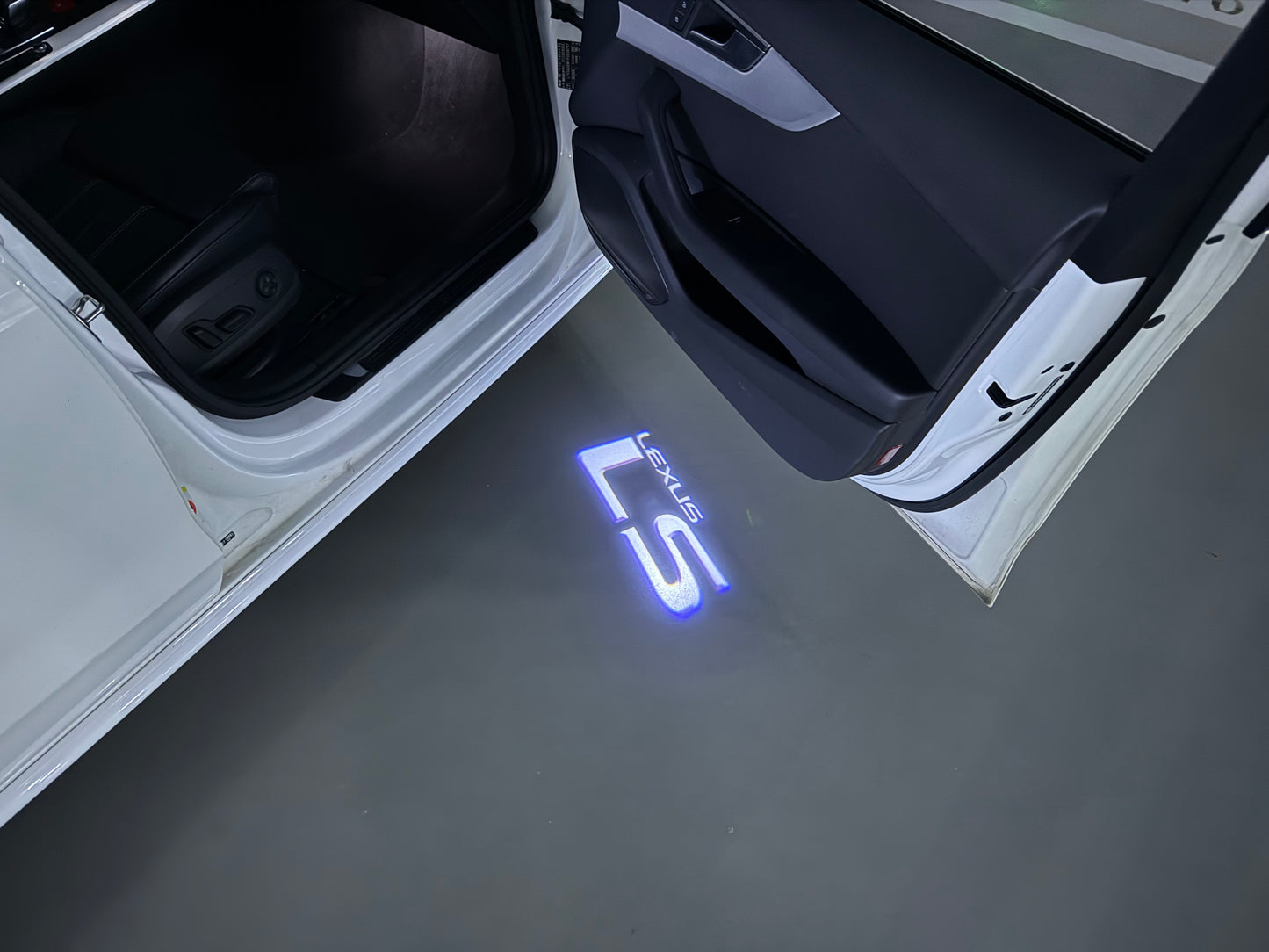 LEXUS LS LOGO PROJECROTR LIGHTS (quantity 1 = 1 sets/2 door lights)Nr.01a38