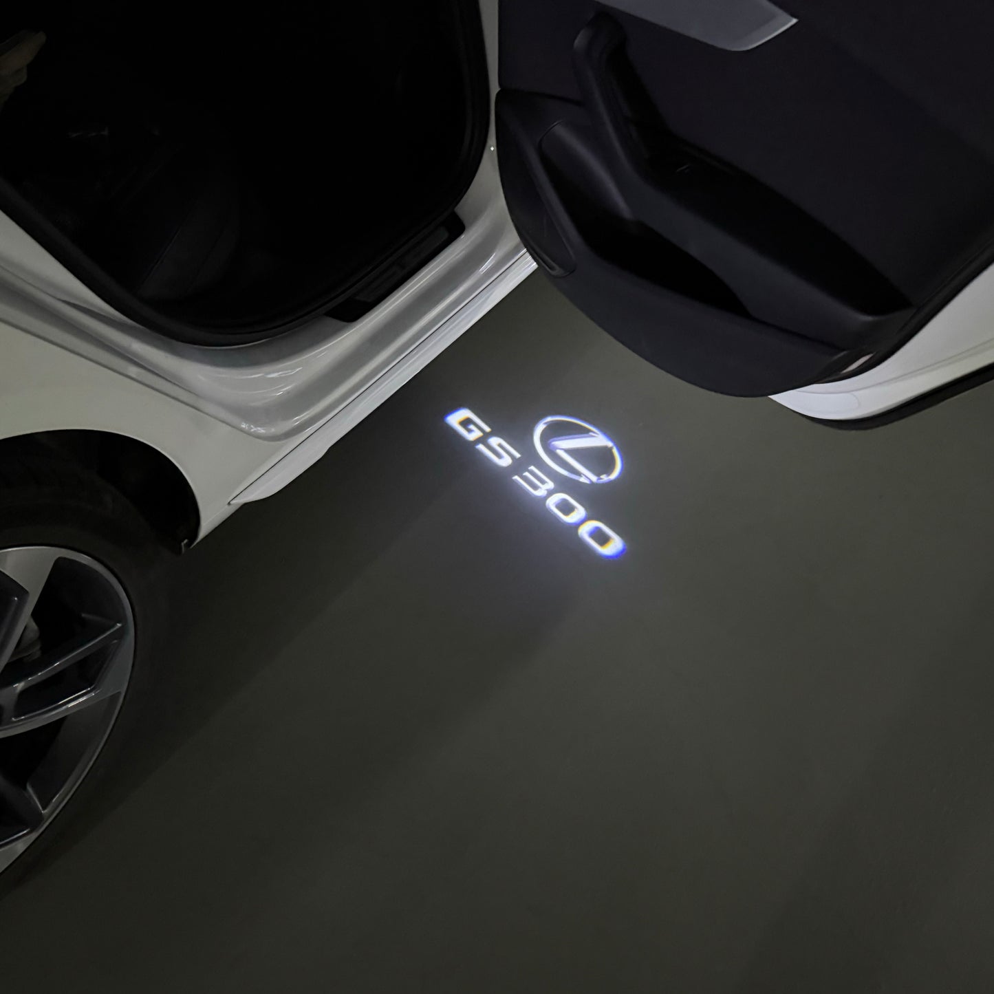 LEXUS   GS 300 LOGO PROJECROTR LIGHTS (quantity 1 = 1 sets/2 door lights)Nr.01a76