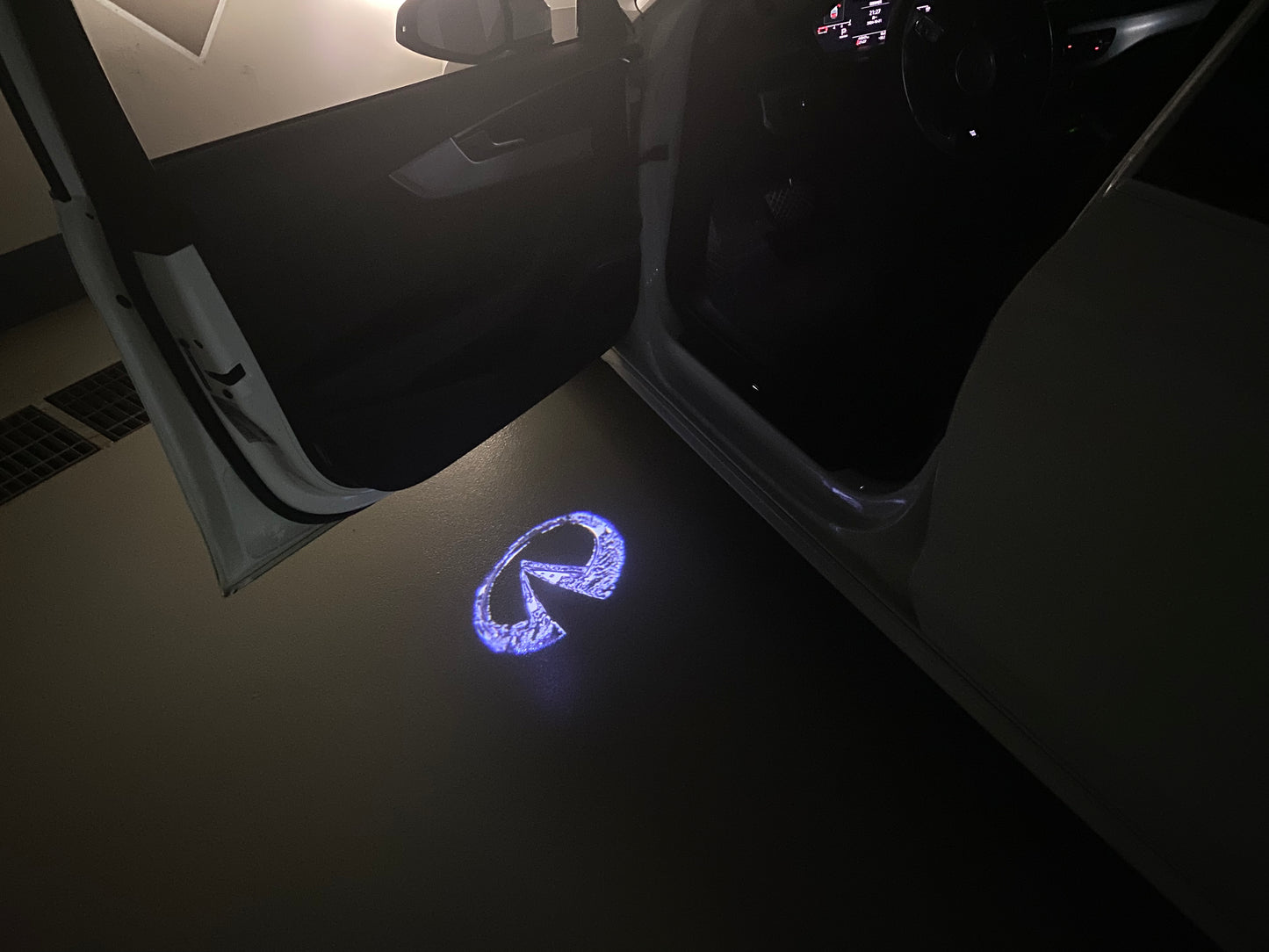 INFINITI Original  LOGO PROJECROTR LIGHTS Nr.02 (quantity 1 = 1 sets/2 door lights)