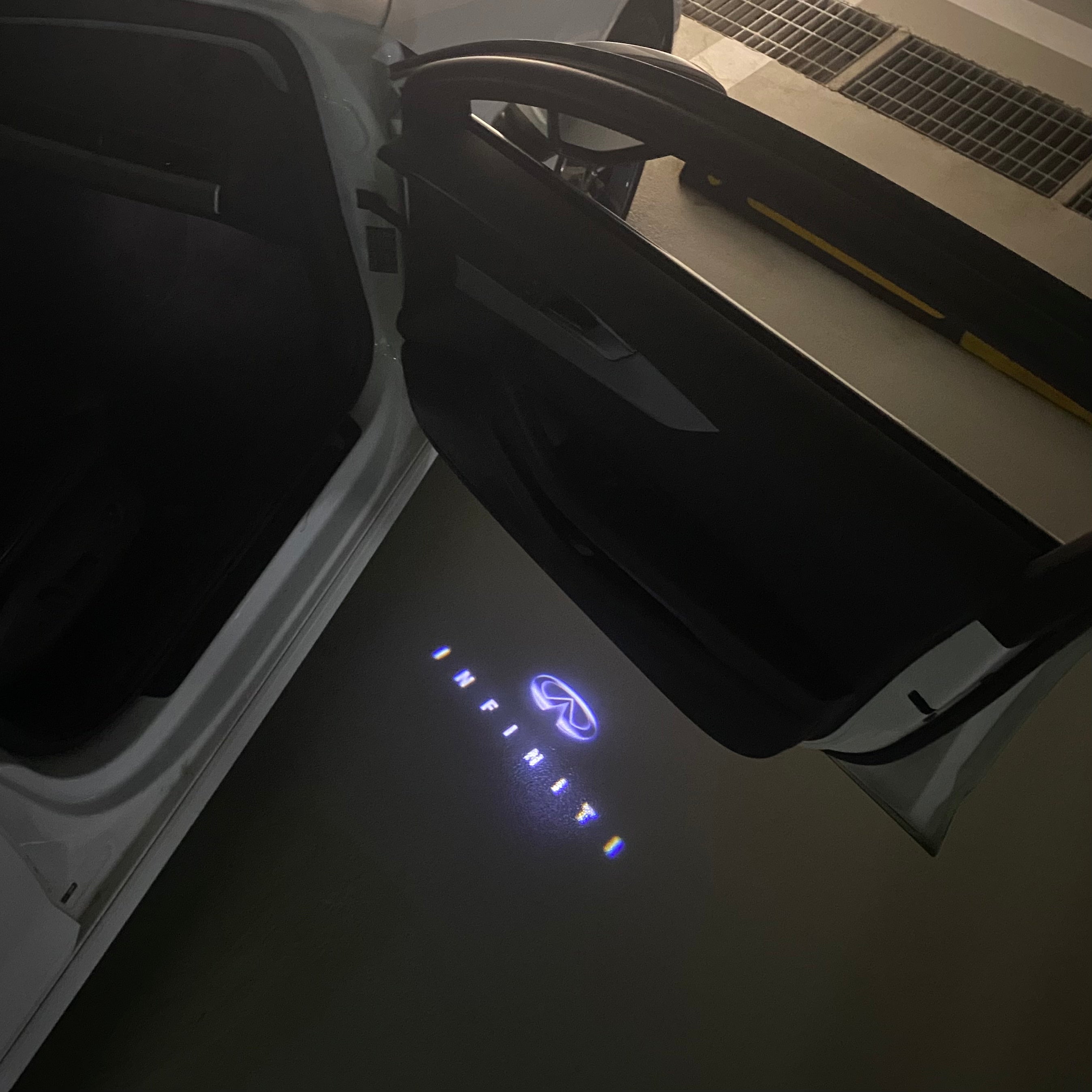 INFINITI   Original LOGO PROJECROTR LIGHTS Nr.14 (quantity 1 = 1 sets/2 door lights)