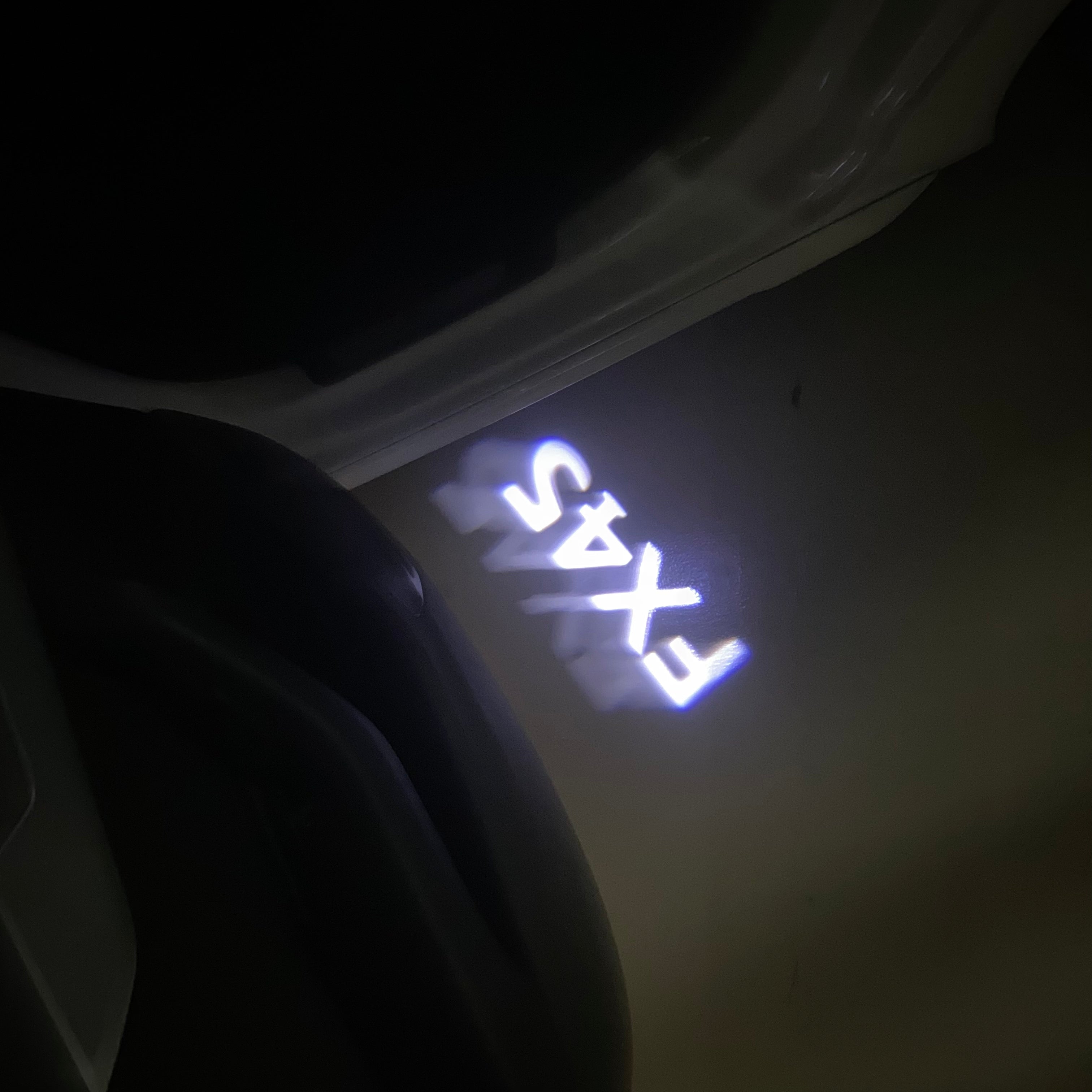INFINITI FX45 LOGO PROJECROTR LIGHTS Nr.61 (quantity 1 = 1 sets/2 door lights)