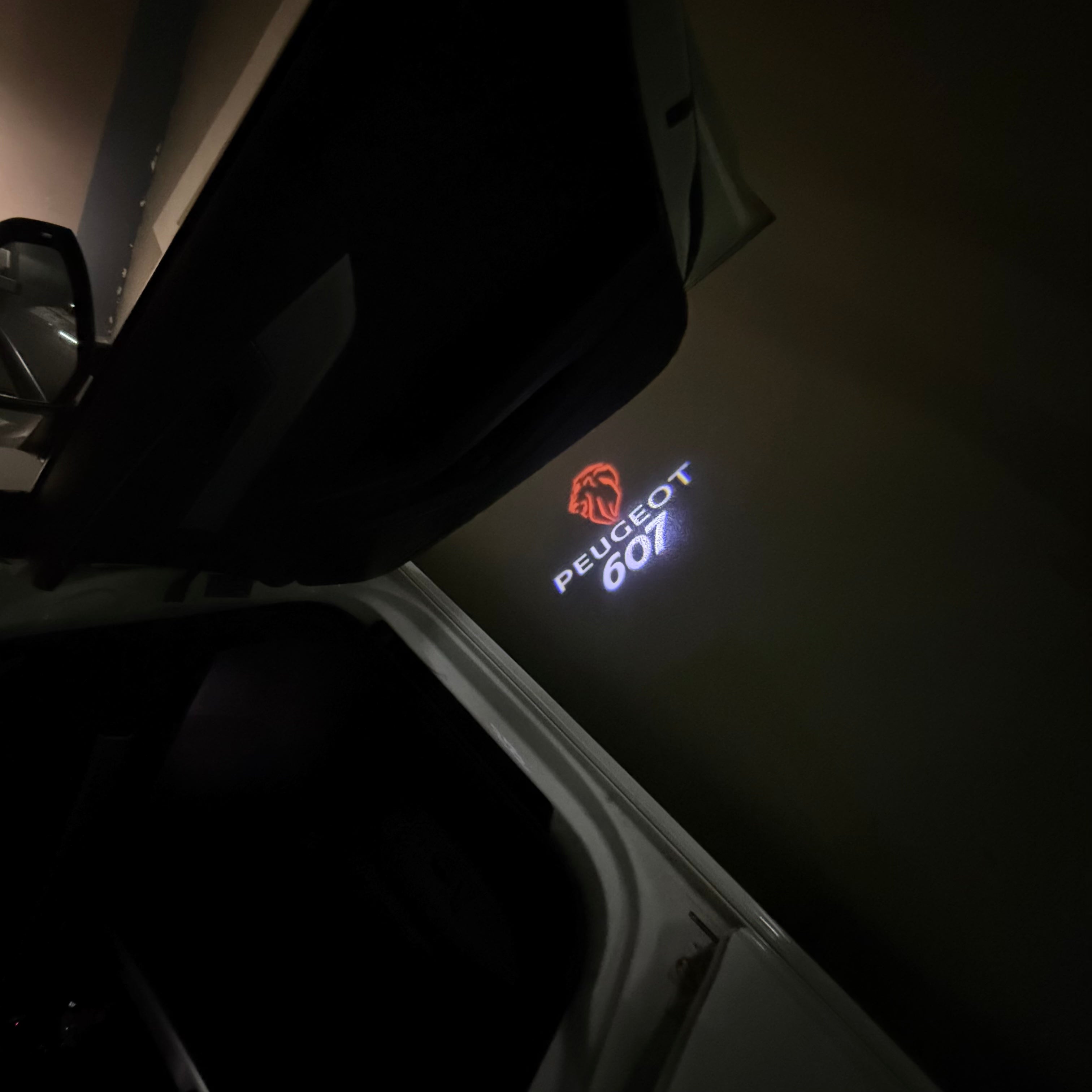 PEUGEOT 607  LOGO PROJECTOT LIGHTS (quantity 1 = 1 sets/2 door lights) Nr.6024q52