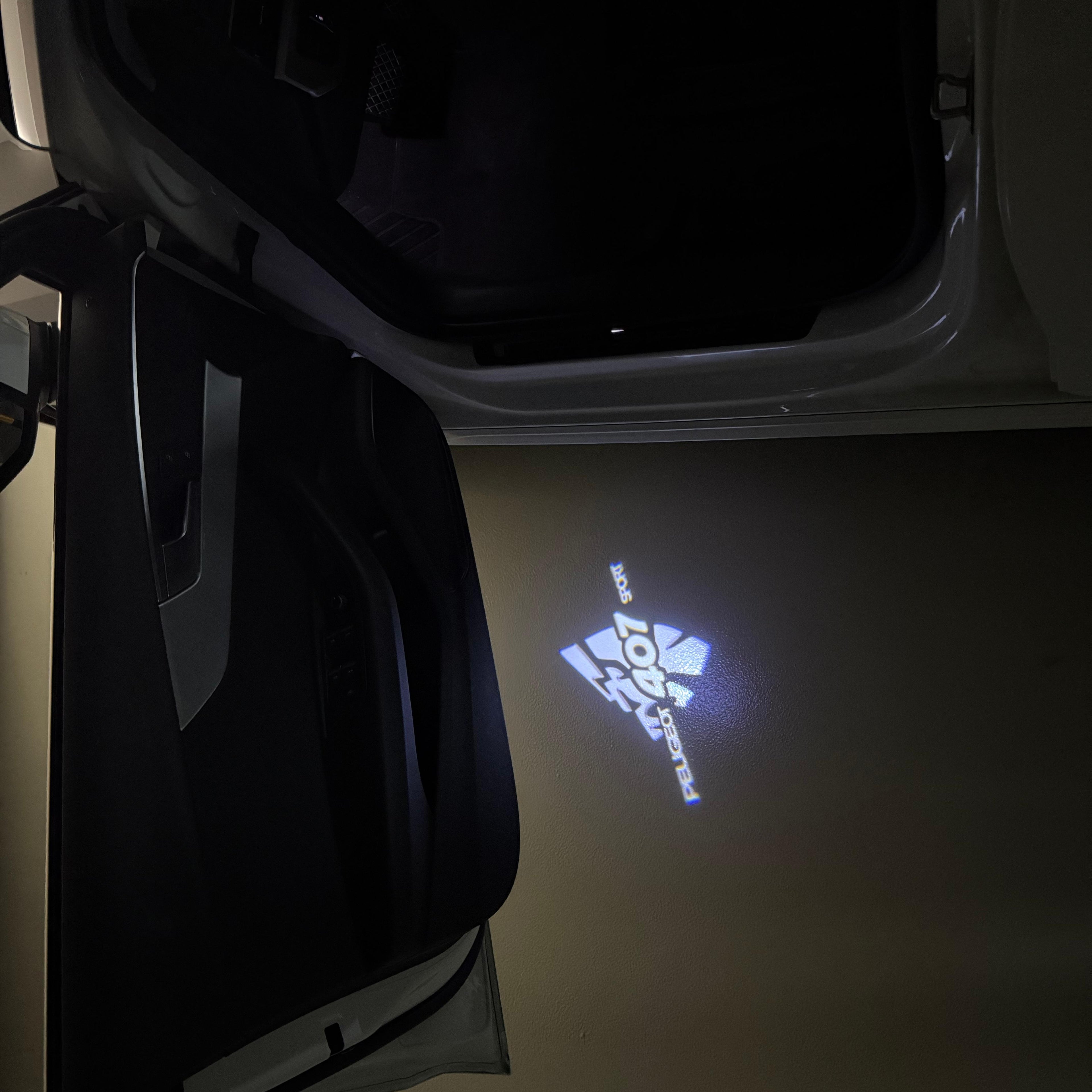 PEUGEOT  407  LOGO PROJECTOT LIGHTS (quantity 1 = 1 sets/2 door lights) Nr.6024q35