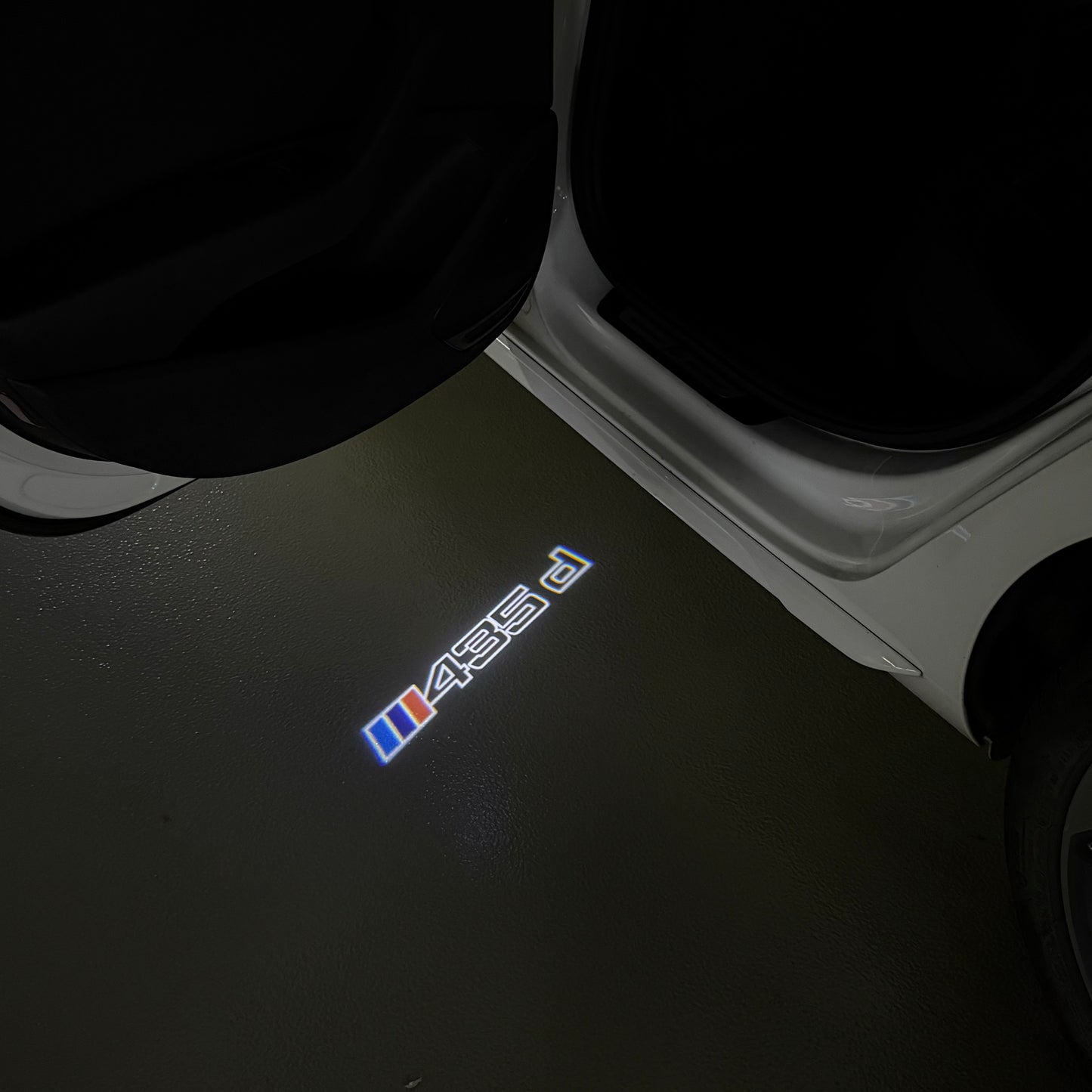 BMW  4  SERIES 435 d LOGO PROJECTOT LIGHTS (quantity 1 = 1 sets/2 door lights) Nr.6024q46
