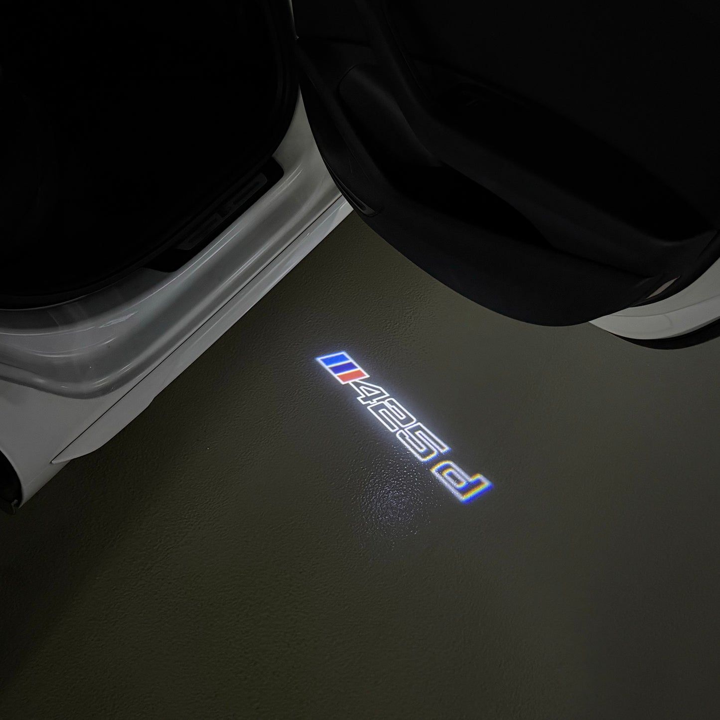BMW  4 SERIES 425 d  LOGO PROJECTOT LIGHTS (quantity 1 = 1 sets/2 door lights) Nr.6024q50