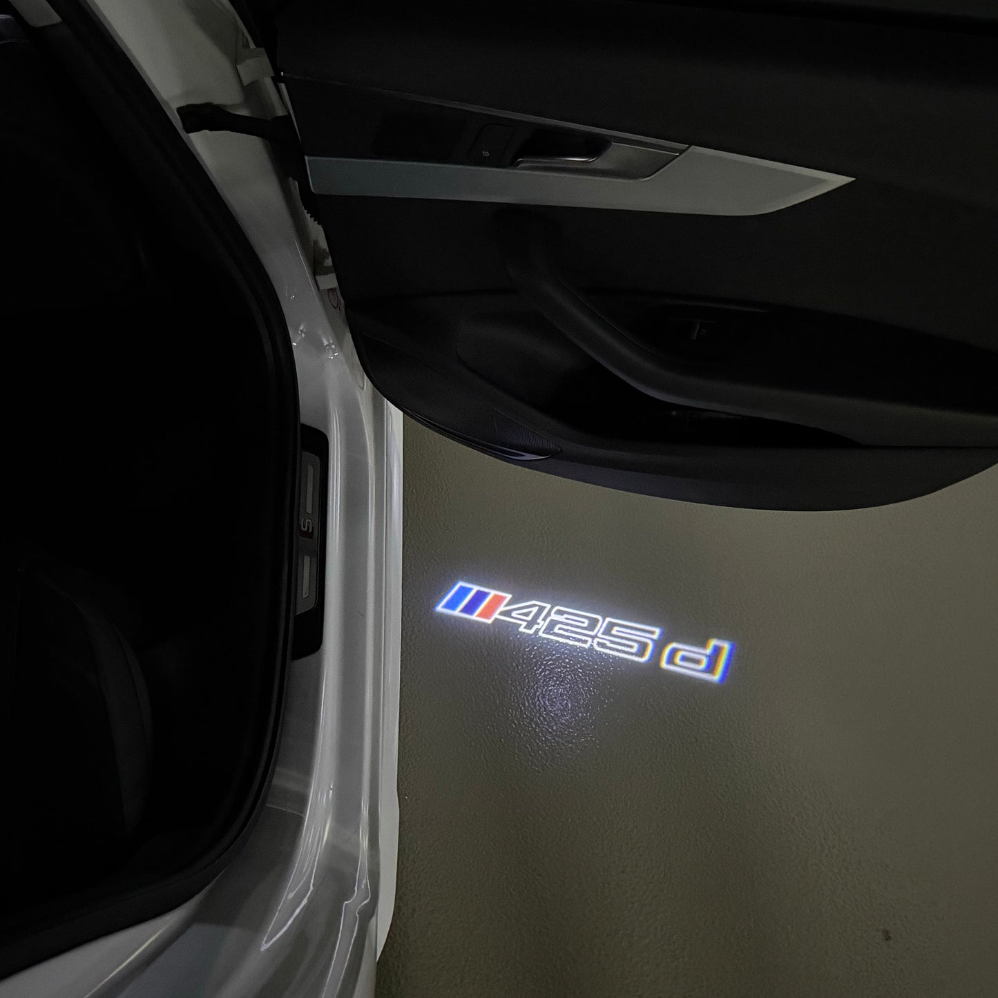 BMW  4 SERIES 425 d  LOGO PROJECTOT LIGHTS (quantity 1 = 1 sets/2 door lights) Nr.6024q50