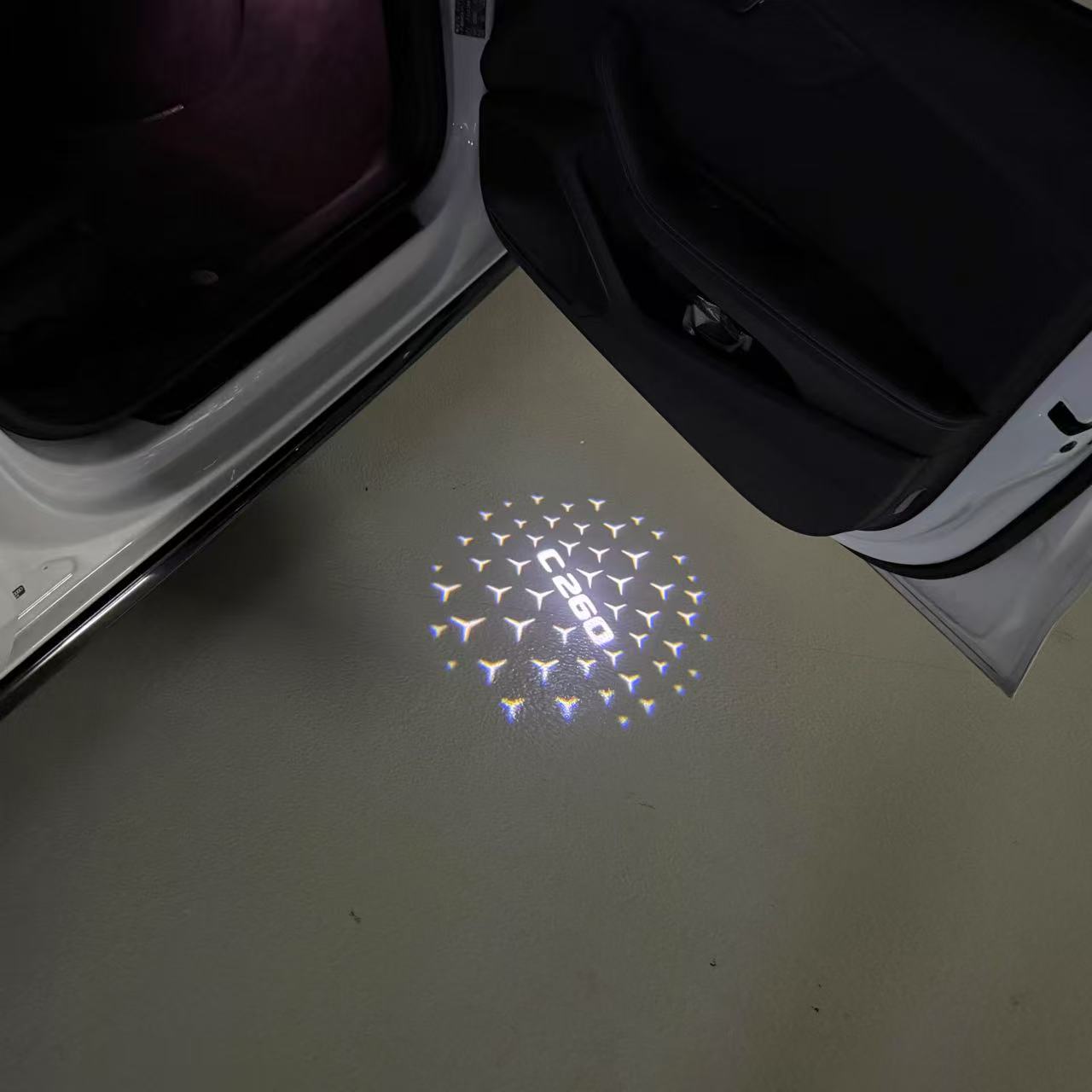 MERCEDES BENZ  C 260 LOGO PROJECTOT LIGHTS  (quantity 1 = 1 sets/2 door lights)Nr.03f032