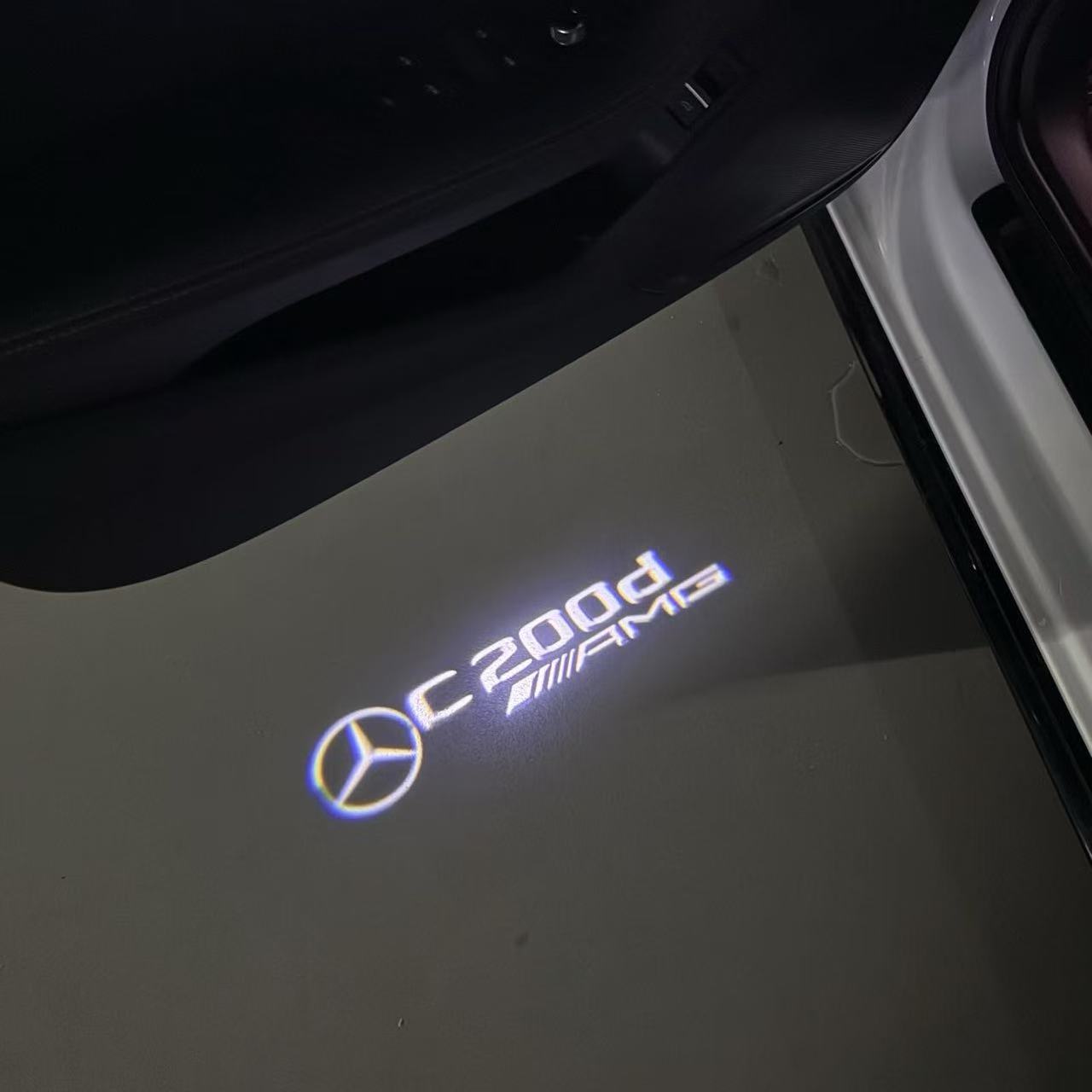 MERCEDES BENZ  C 200d AMG LOGO PROJECTOT LIGHTS  (quantity 1 = 1 sets/2 door lights)Nr.03f023