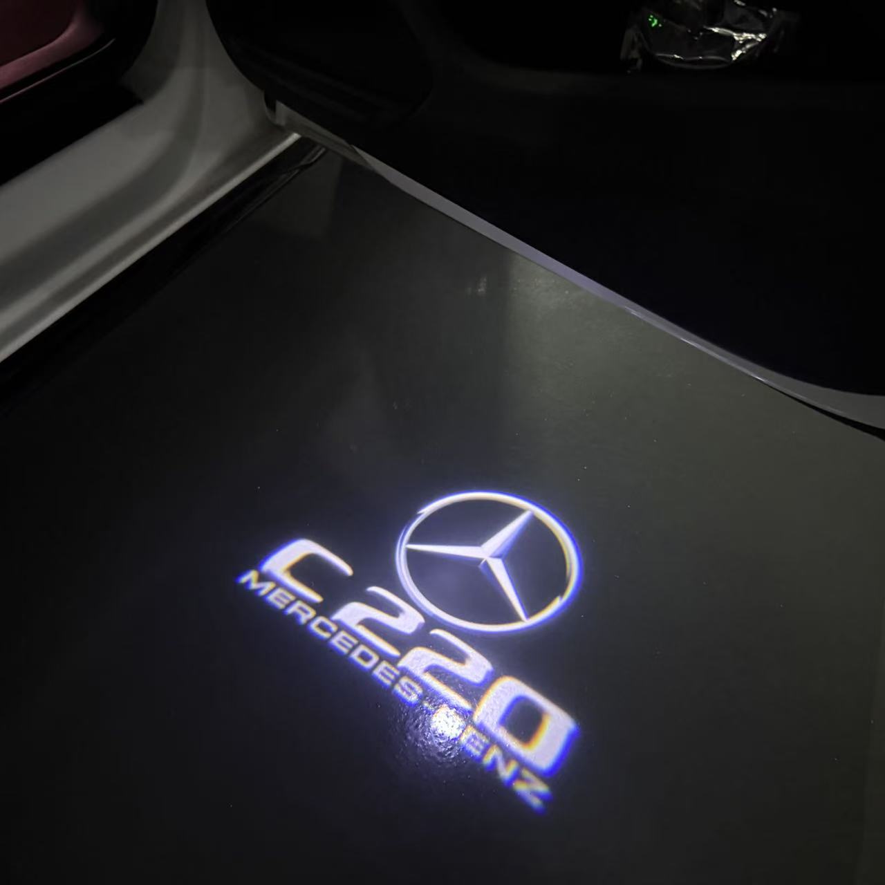 MERCEDES BENZ  C 220 LOGO PROJECTOT LIGHTS  (quantity 1 = 1 sets/2 door lights)Nr.03f024