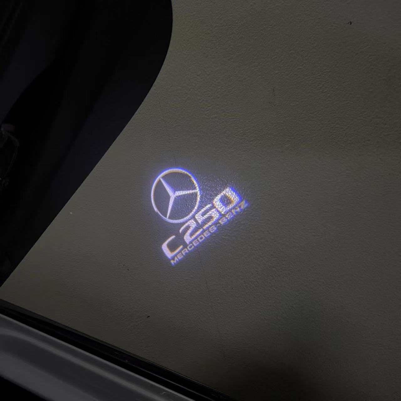MERCEDES BENZ  C 250 LOGO PROJECTOT LIGHTS  (quantity 1 = 1 sets/2 door lights)Nr.03f027