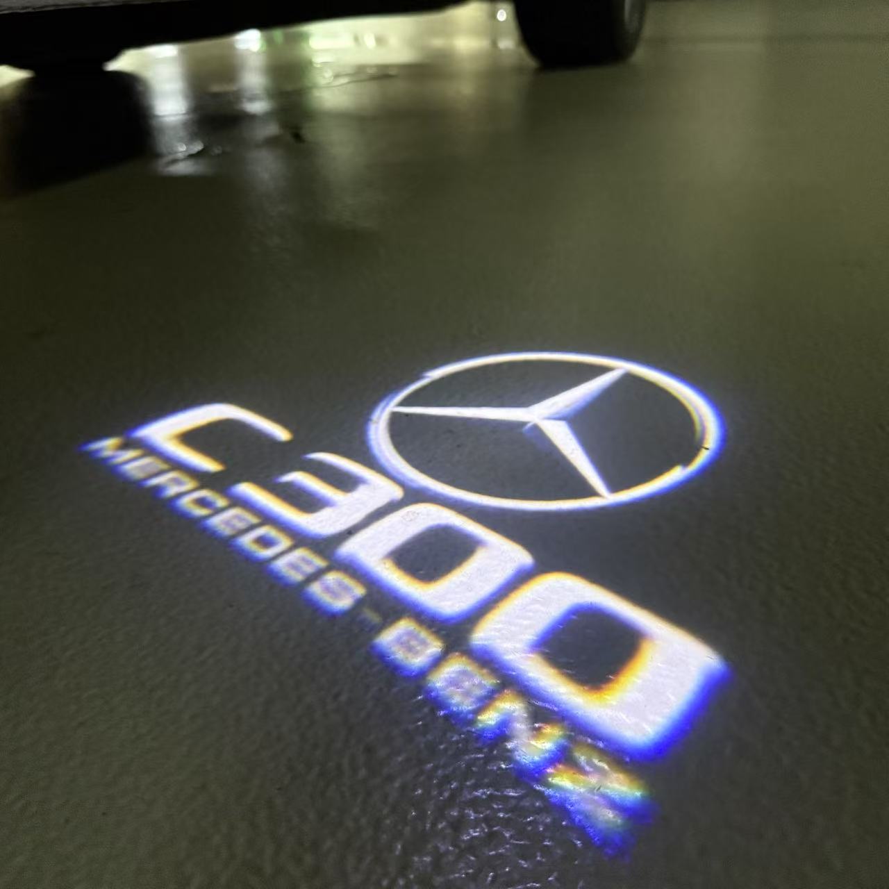 MERCEDES BENZ  C 300 LOGO PROJECTOT LIGHTS  (quantity 1 = 1 sets/2 door lights)Nr.03f033